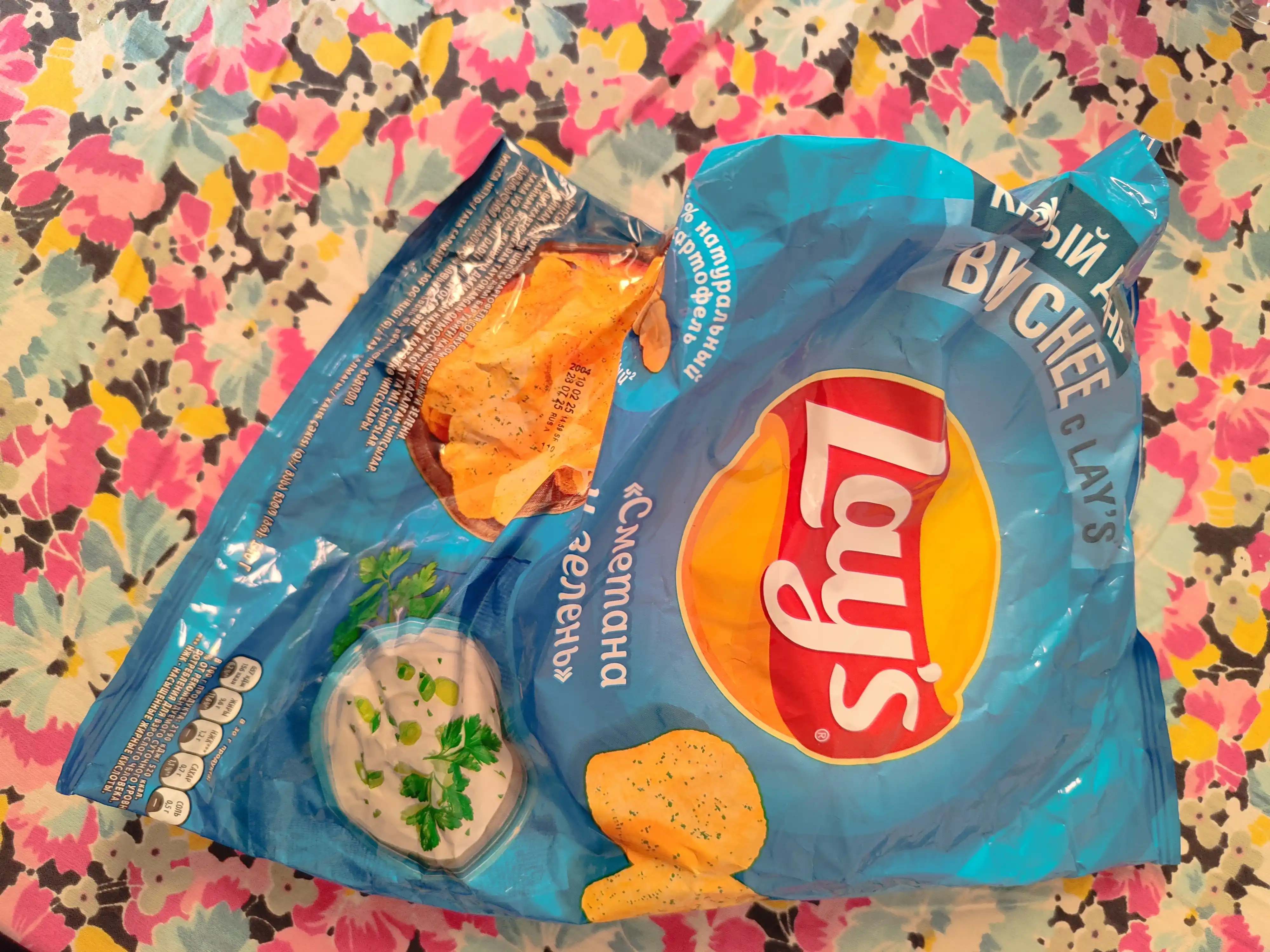 Kartoshka chipslari Lay's smetana va o'tlar 140g