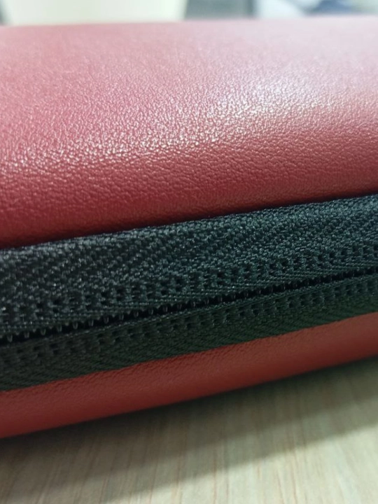 Чехол для ноутбуков 15.6" CAVENTO Slim, эко-кожа, противоударный, компактный