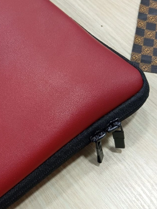 Чехол для ноутбуков 15.6" CAVENTO Slim, эко-кожа, противоударный, компактный