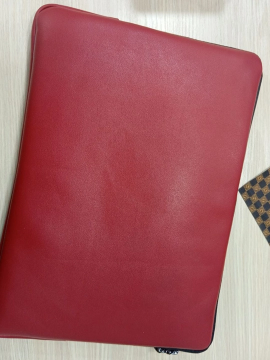 15.6" Noutbuklar uchun chexol CAVENTO Slim, eko-charm, zarbaga chidamli, ixcham - 