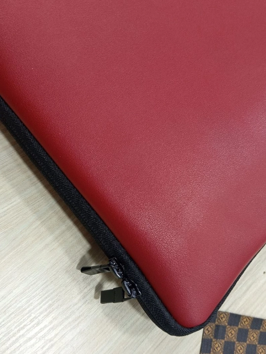 Чехол для ноутбуков 15.6" CAVENTO Slim, эко-кожа, противоударный, компактный