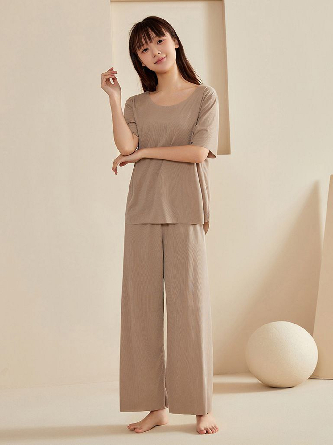 Massajdan keyin ehtirosli jinsiy aloqa yalangoch eshak it uslubi