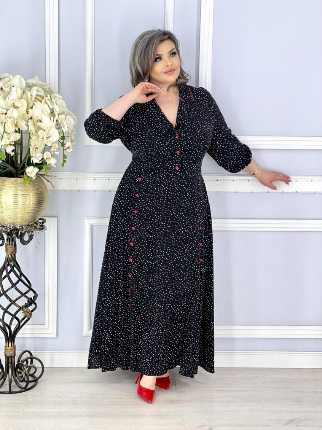 Qizlar mushuklari va eshaklari bilan yuzga otirishadi