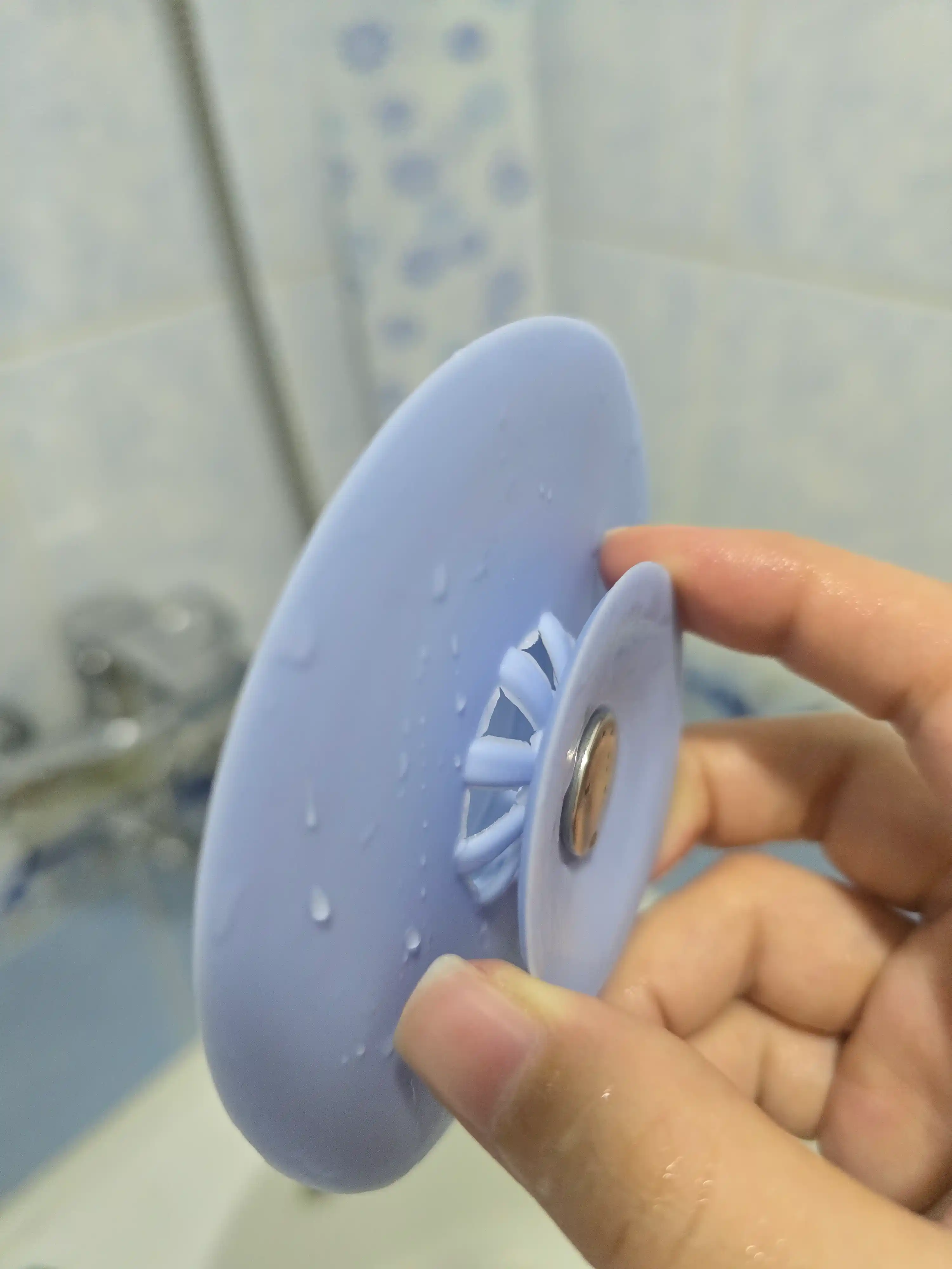Пробка для слива воды в ванне или раковине