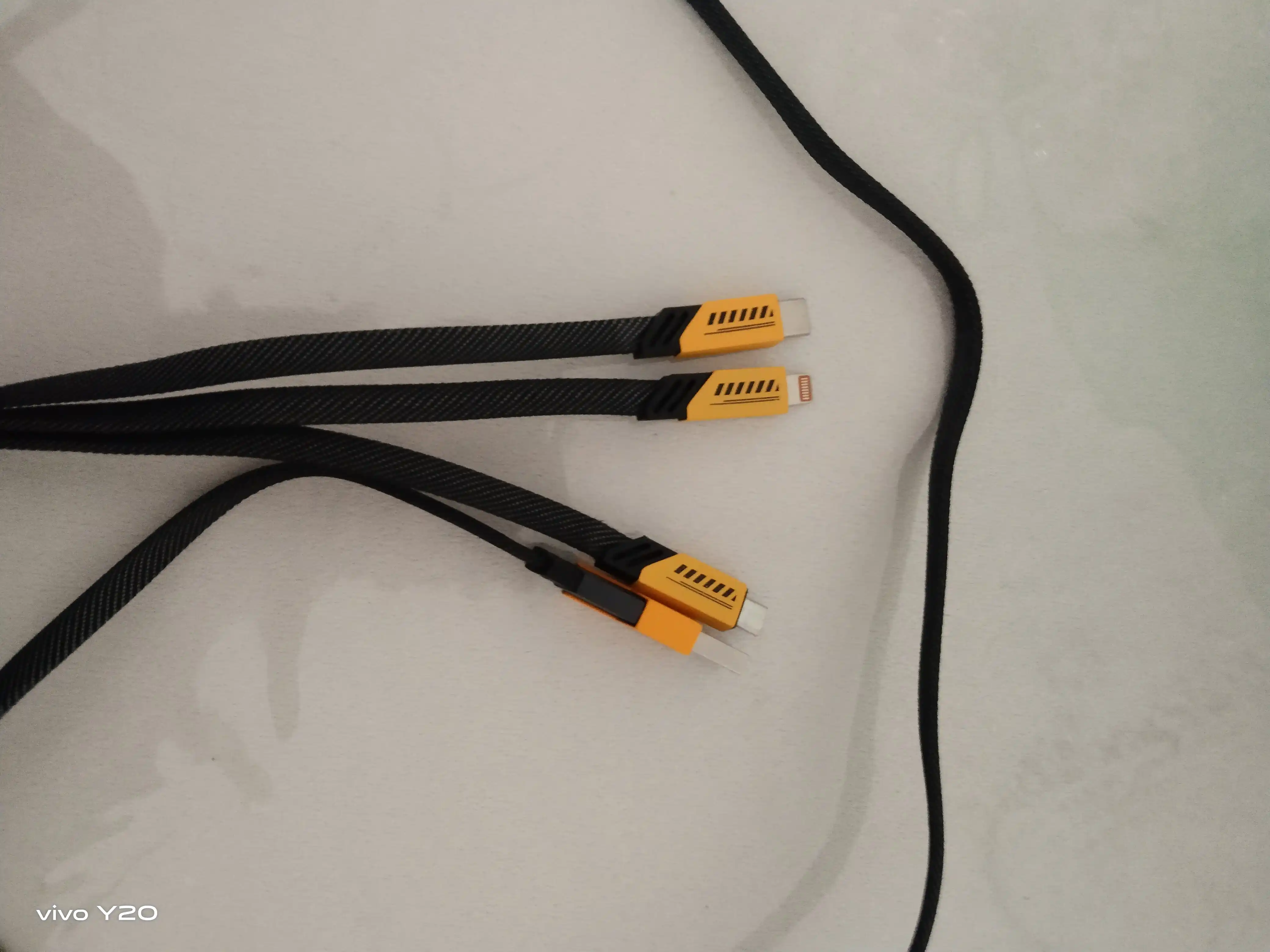 Zaryadlovchi kabeli universal 3 in 1 iPhone, Micro USB, Type-C
