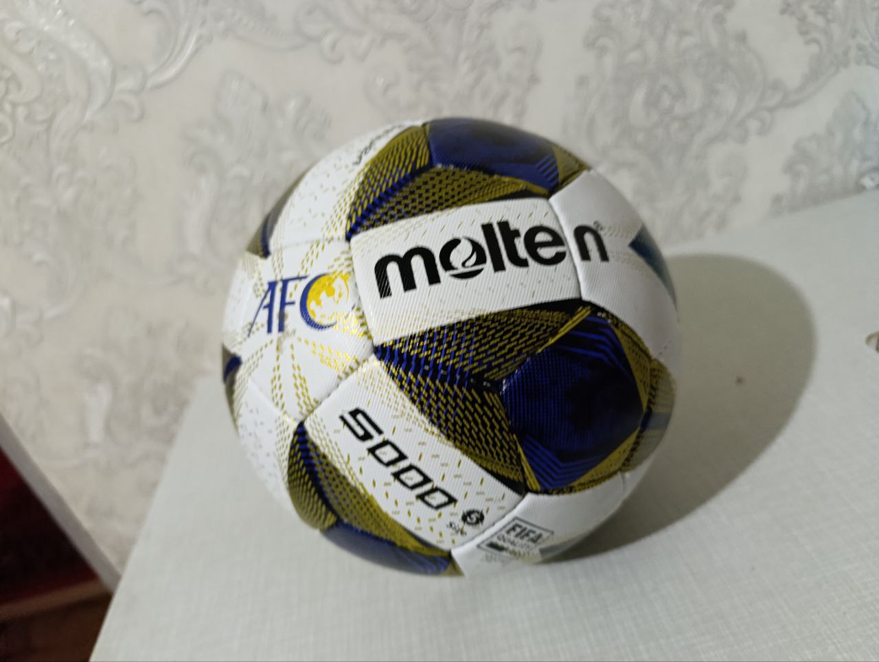 Futbol to'pi Molten F5A5000-AC, o'lcham 5