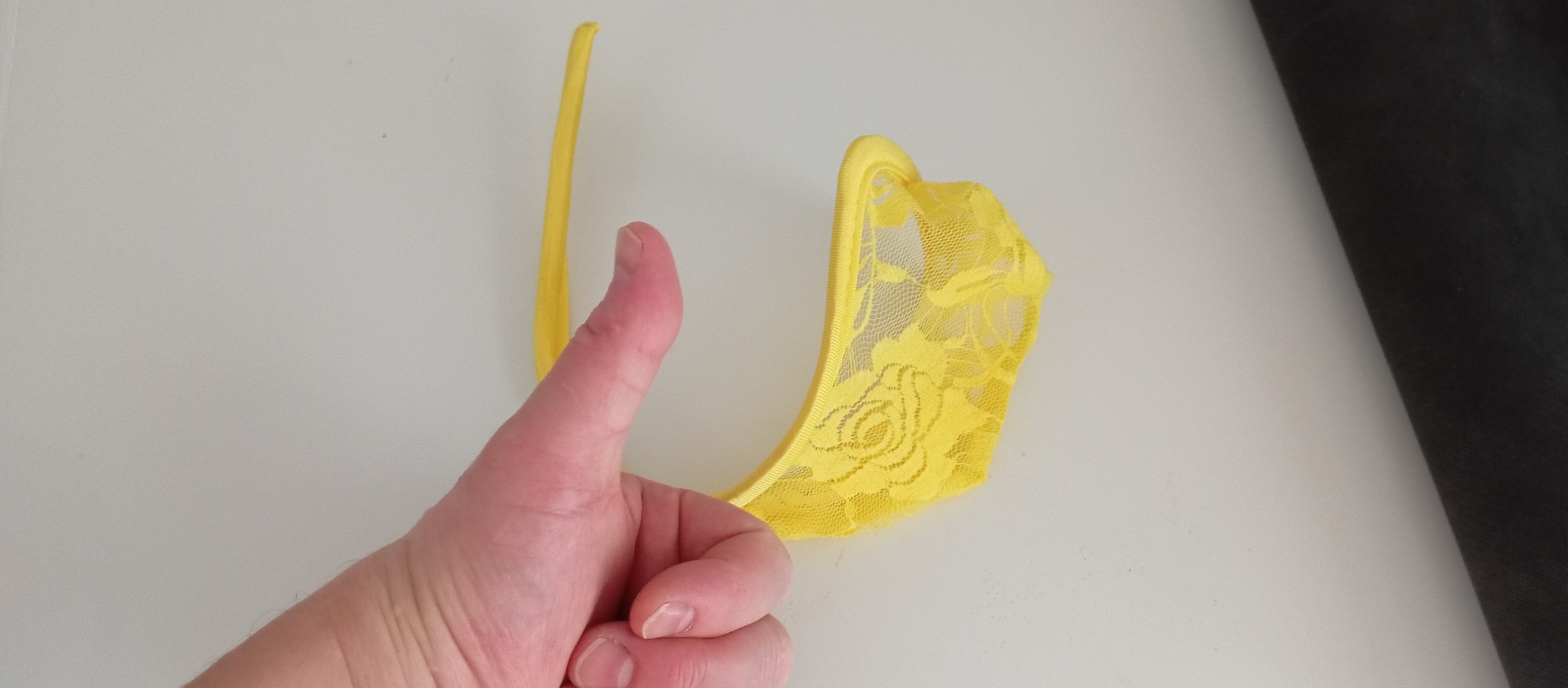 Erkaklar C-stringasi, ekzotik