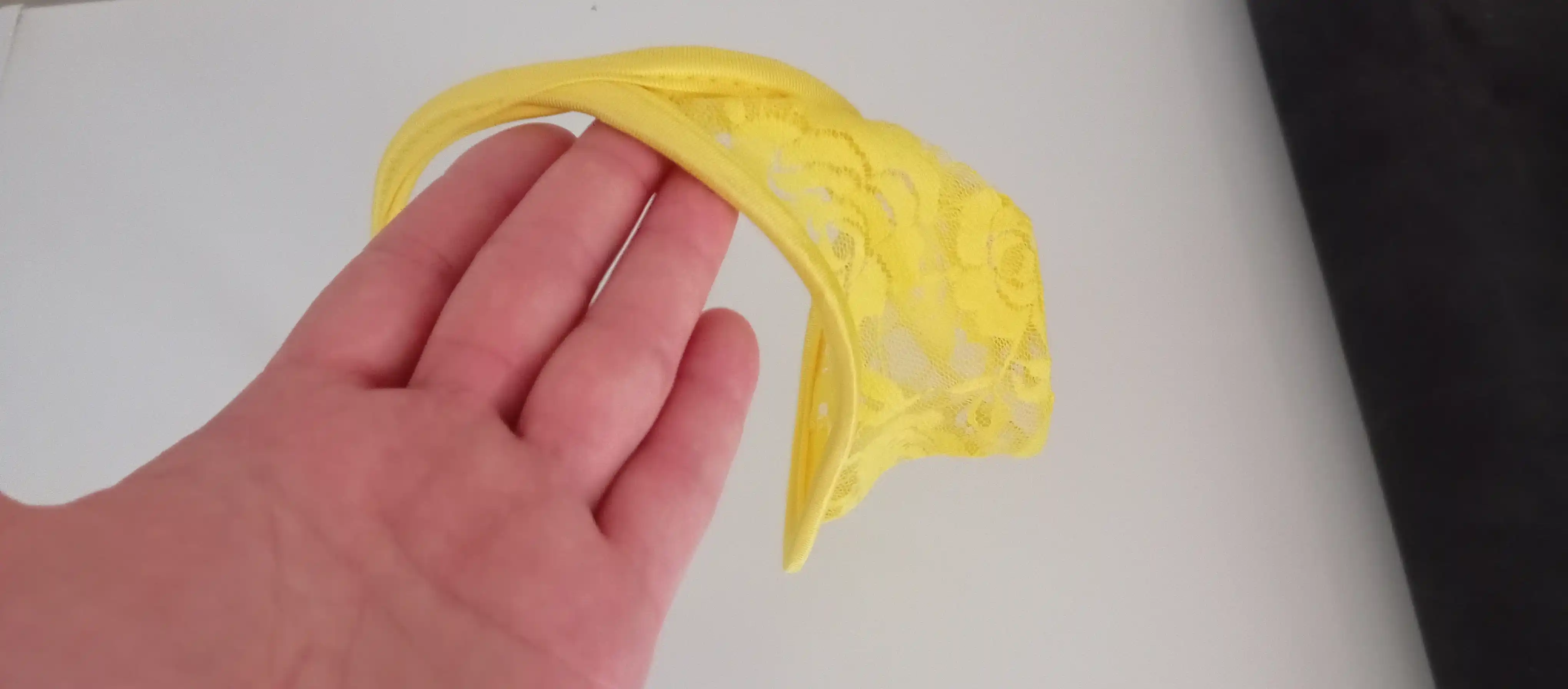 Erkaklar C-stringasi, ekzotik