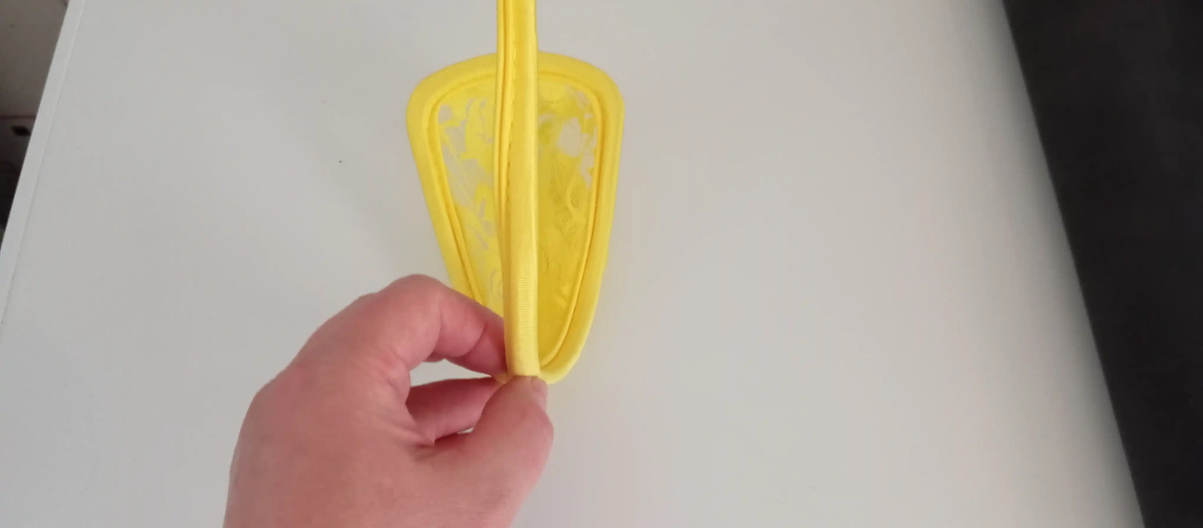 Erkaklar C-stringasi, ekzotik