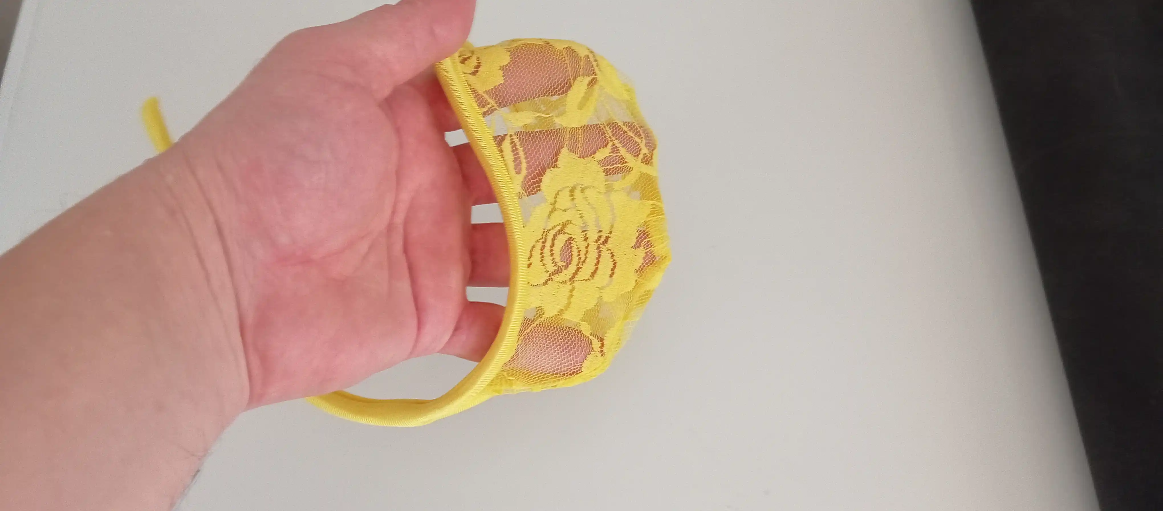 Erkaklar C-stringasi, ekzotik