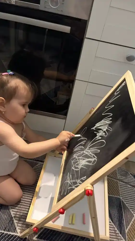 Bolalar molberti, melar va marker bilan chizish uchun magnit doska