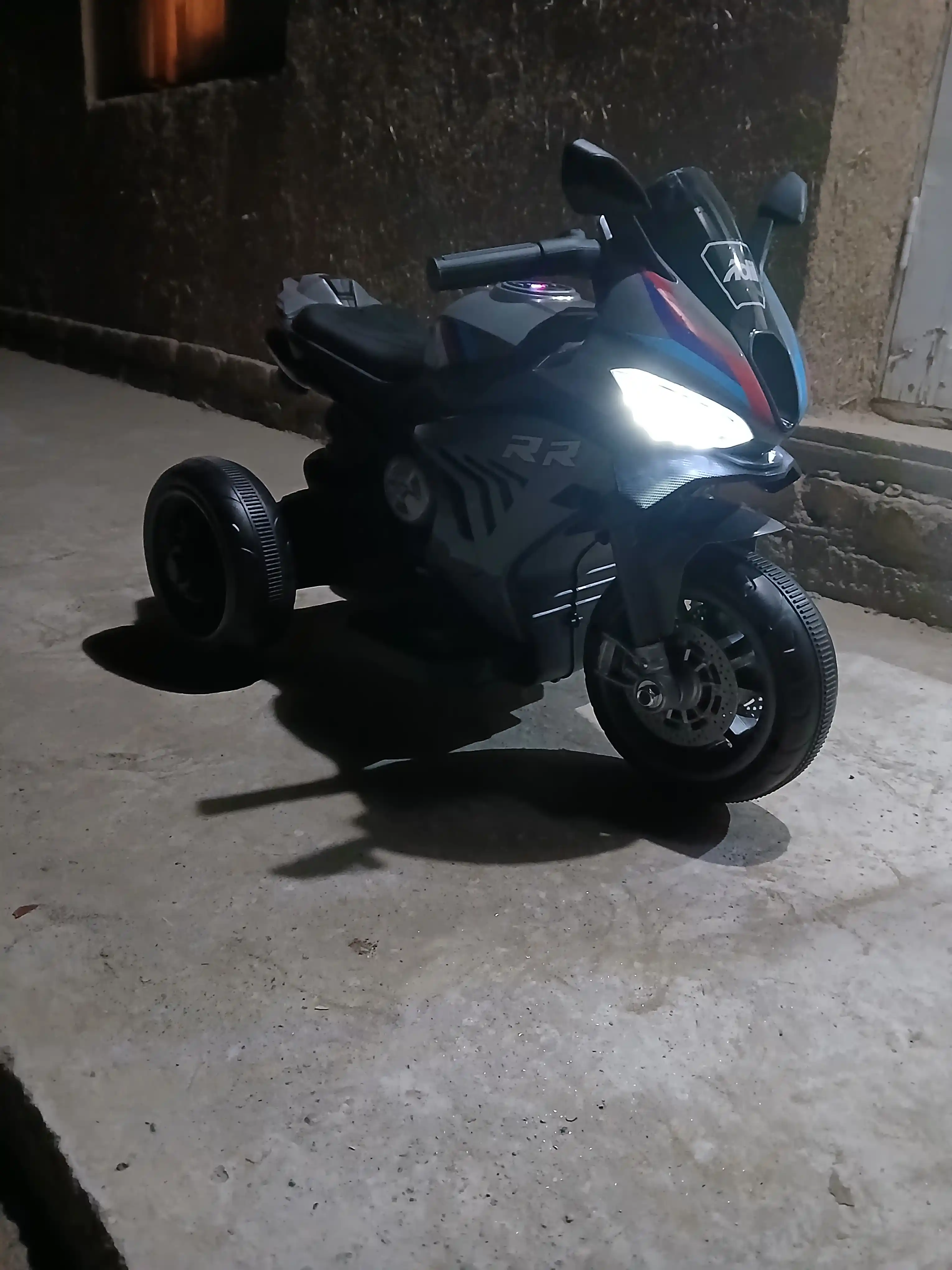 Bolalar elektr transporti-elektromototsikl