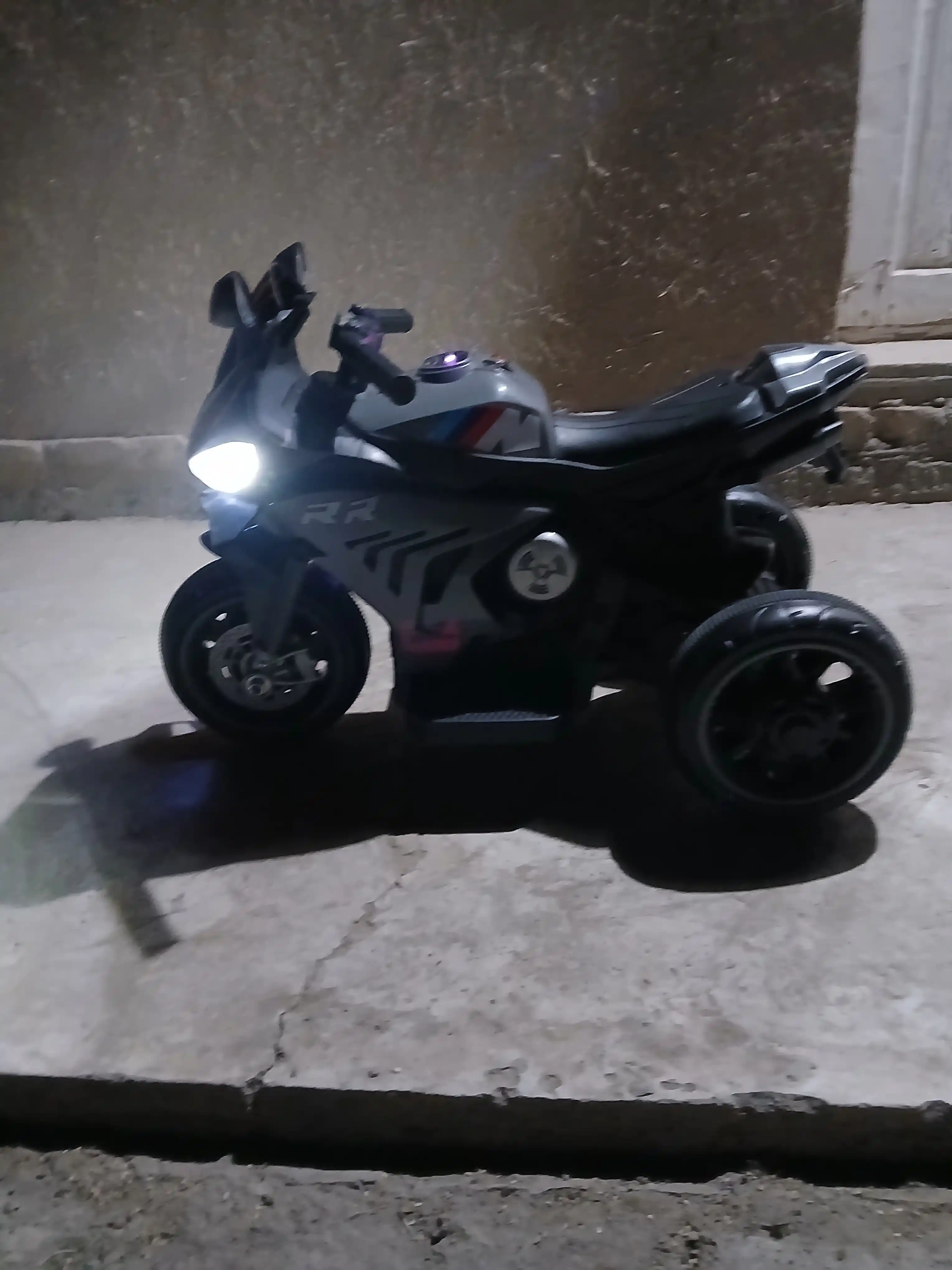 Bolalar elektr transporti-elektromototsikl