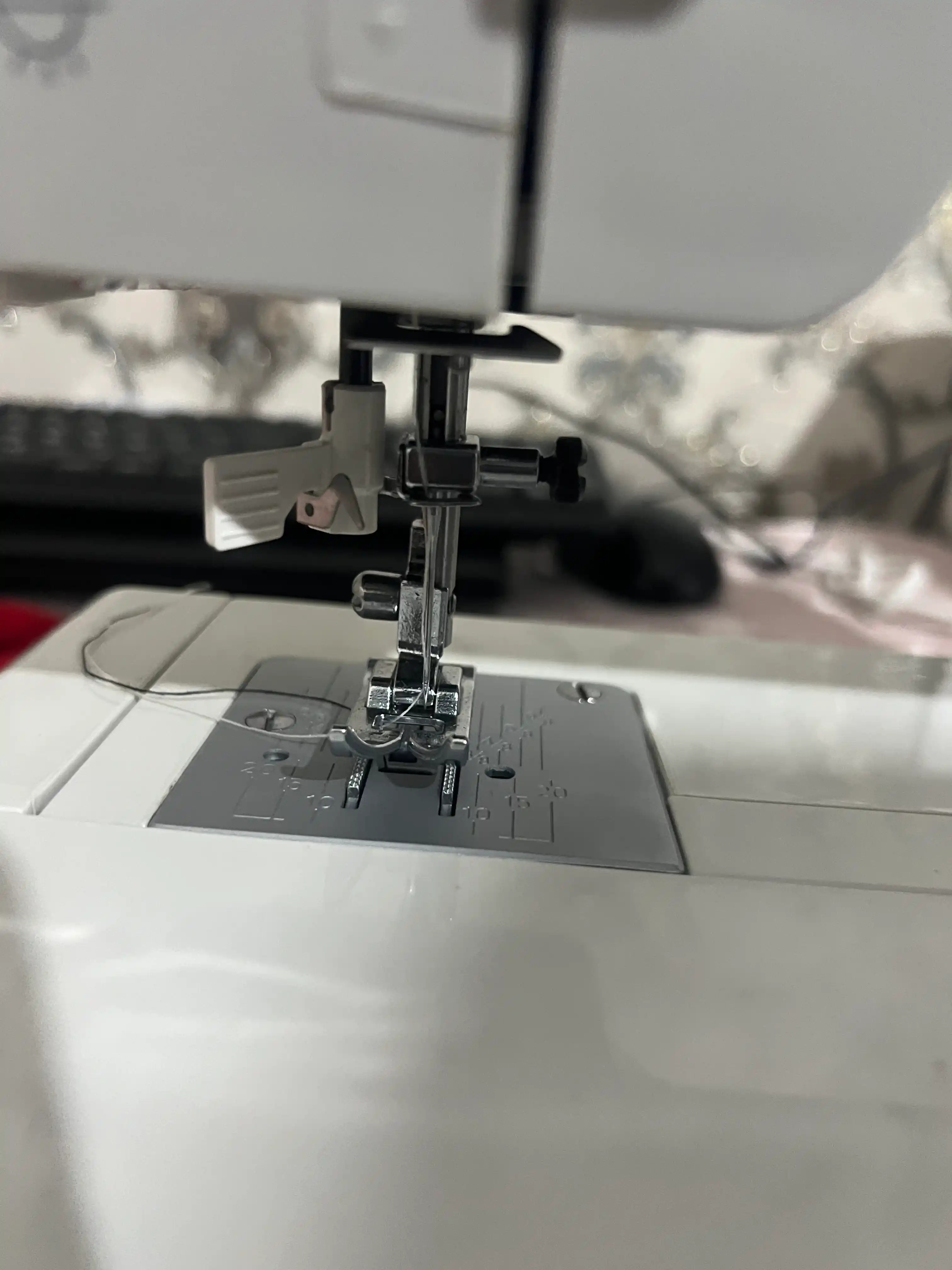 Швейная машина CHAYKA MasterStitch 111, электромеханическая, 100 Вт, 25 операций