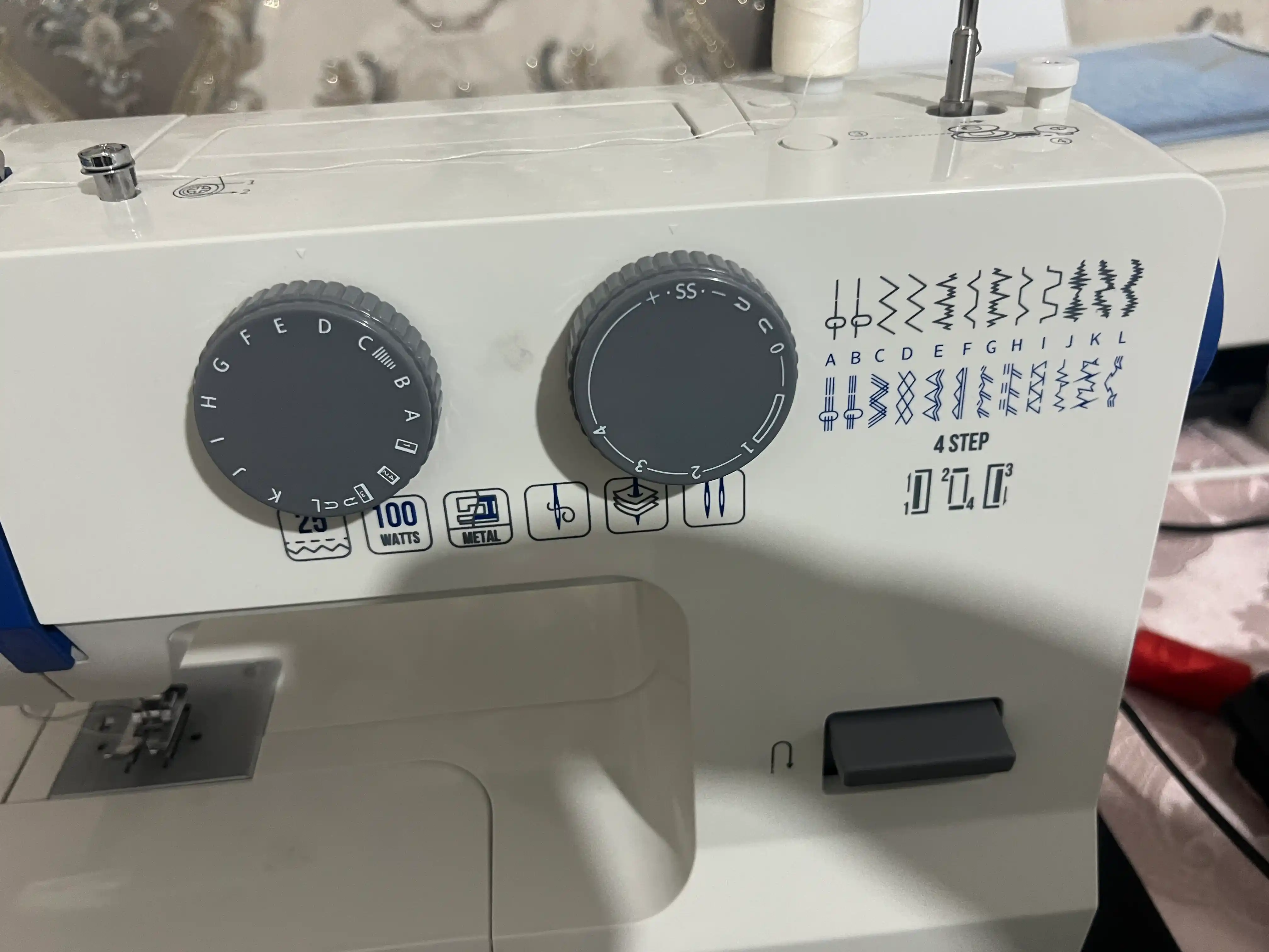 Швейная машина CHAYKA MasterStitch 111, электромеханическая, 100 Вт, 25 операций