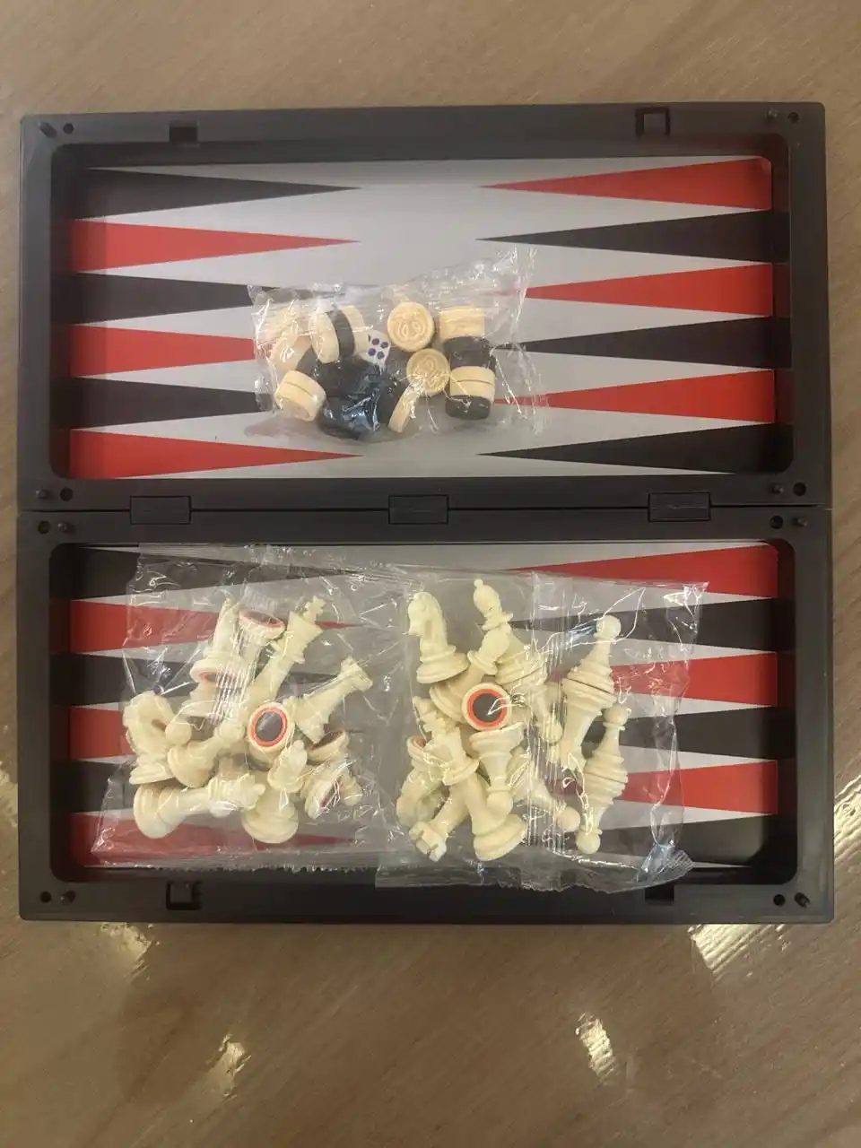 Magnitli shaxmat, shashka, narda, 3 ta 1 da stol o‘yinlari to‘plami, bayramga sovg’a