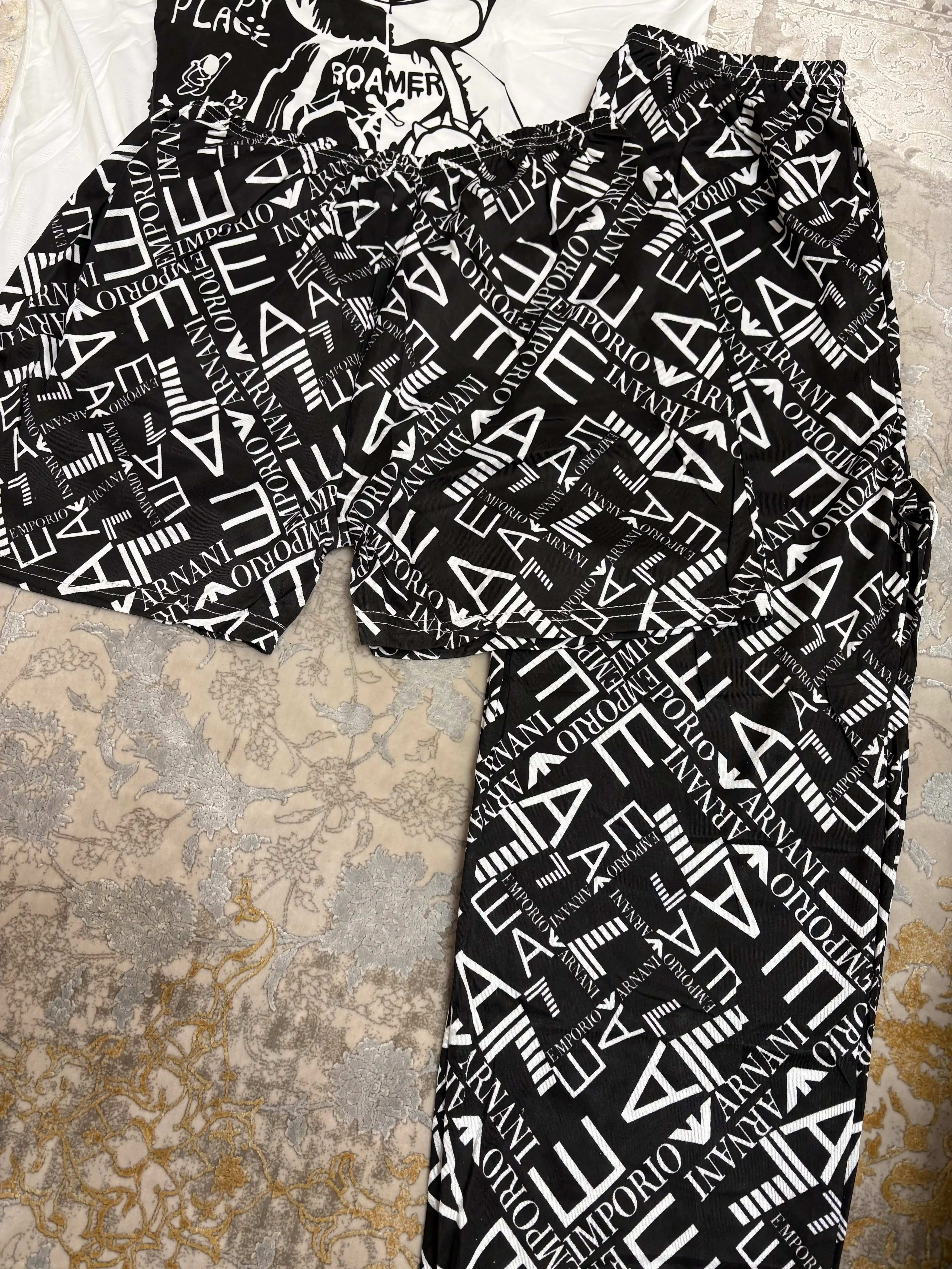 Ayollar uchun pijama 3 qismli: futbolka, shim, shortik. Yumshoq va qulay uy va uyqu uchun