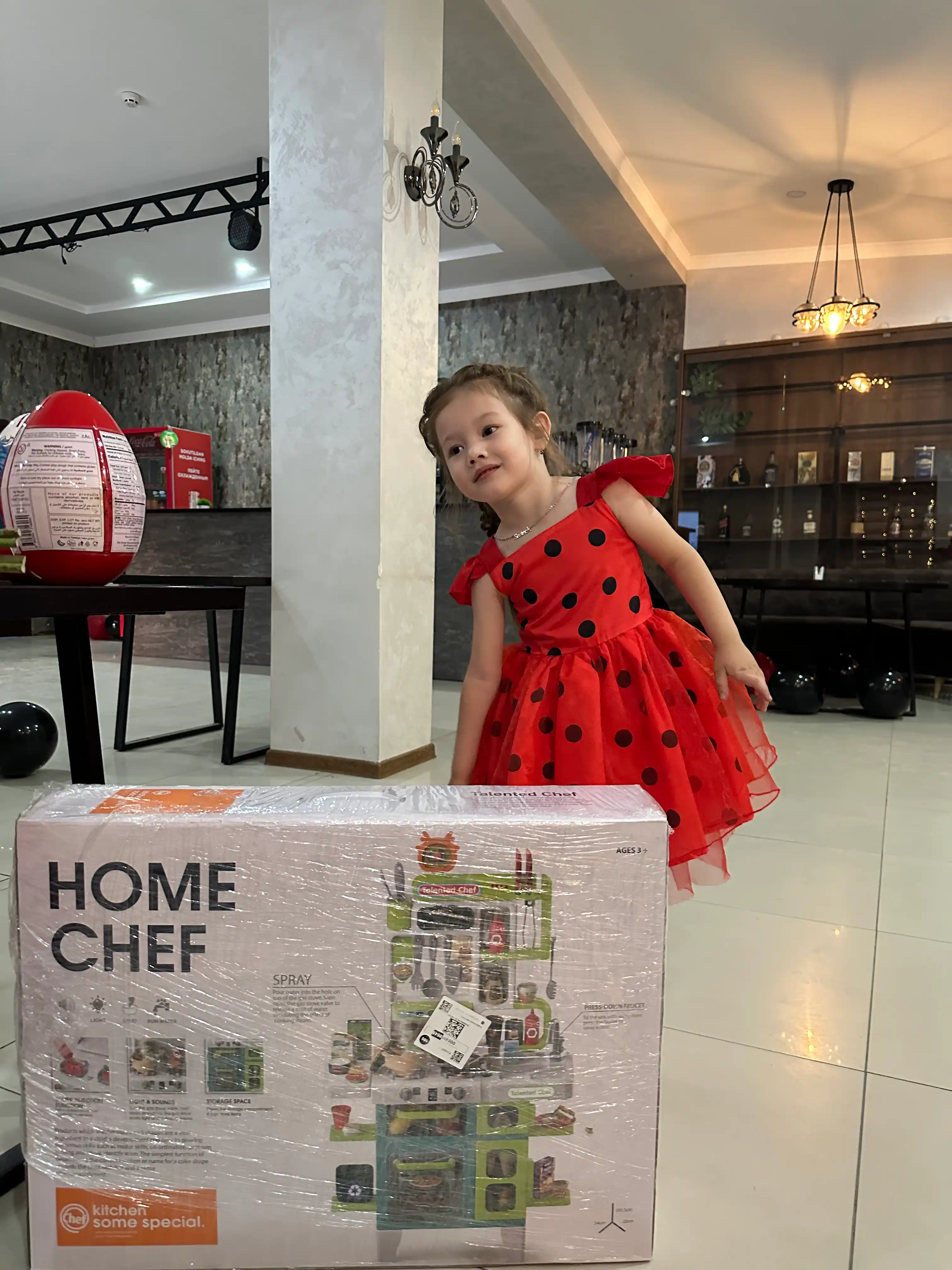 Qizlar uchun liboslar va kostyumlar: Lady Bug, Elza, Jasmin, Malika Safiya, K-pop Hunter X