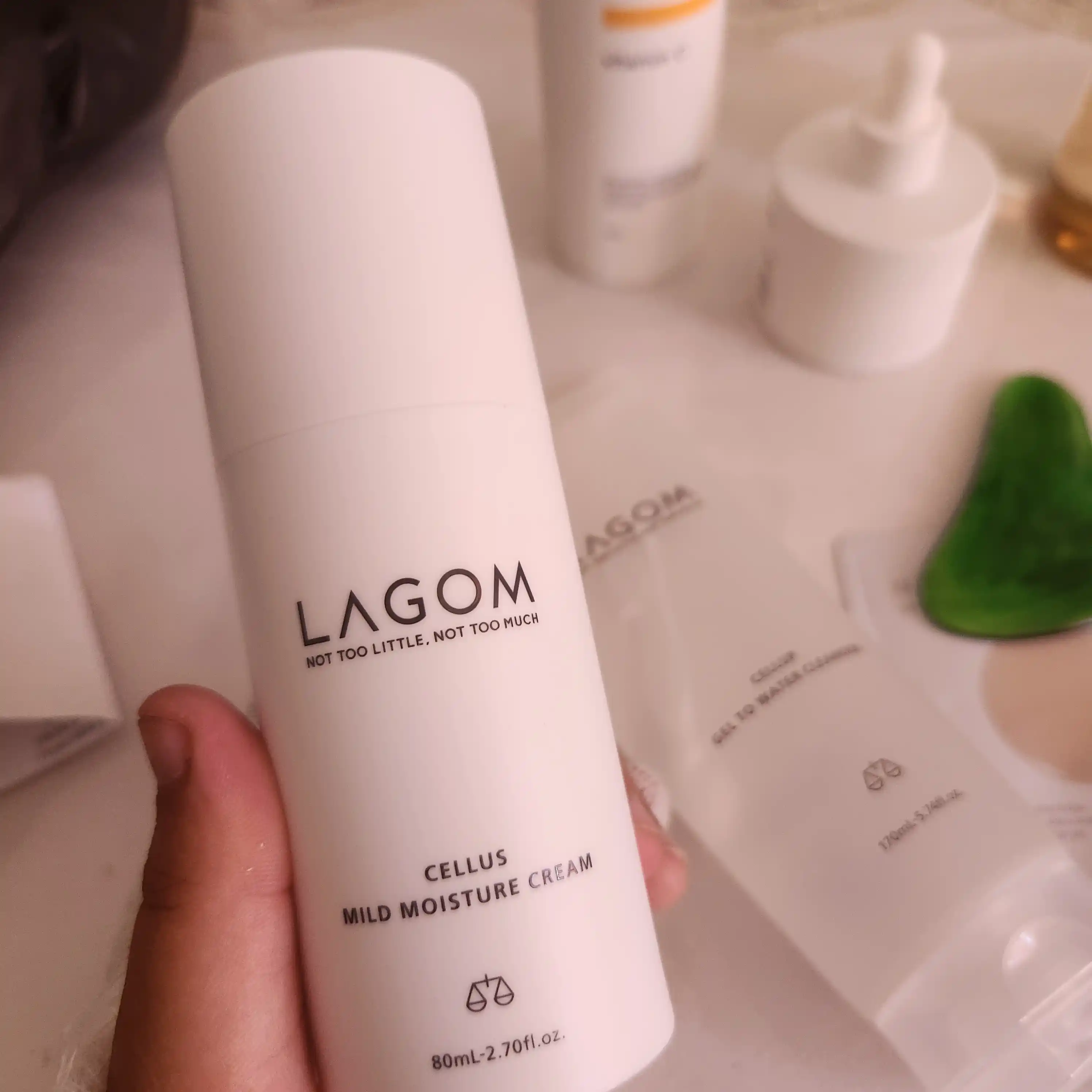LAGOM — Yuz uchun krem, terini yorqinlashtirish, oziqlantirish va tiklash uchun
