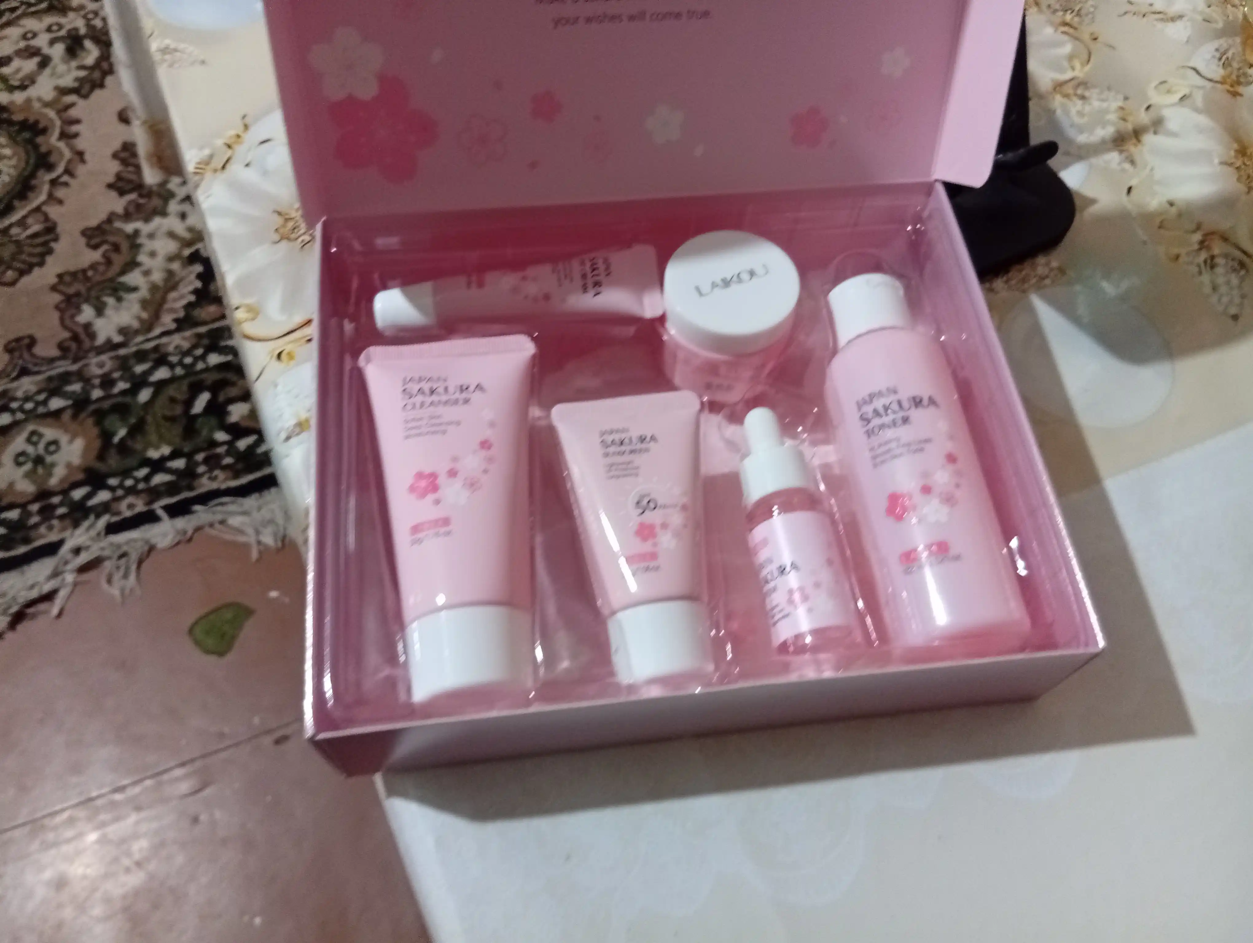 Набор для ухода за лицом Laikou Sakura, уходовая косметика, подарочный набор для женщин