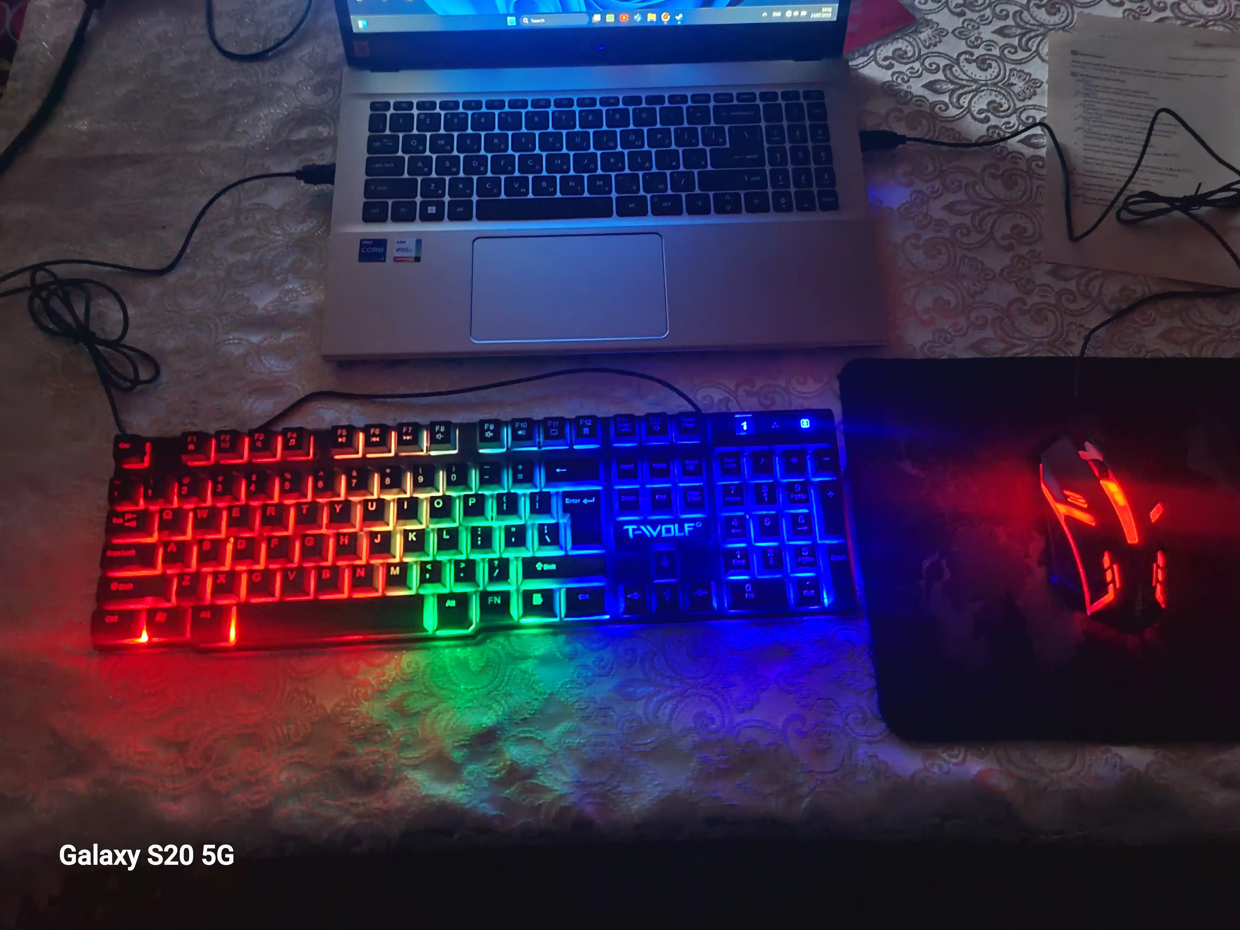 O'yin uchun smart klaviatura va sichqoncha RGB yoritgichi bilan, LED chiroqli