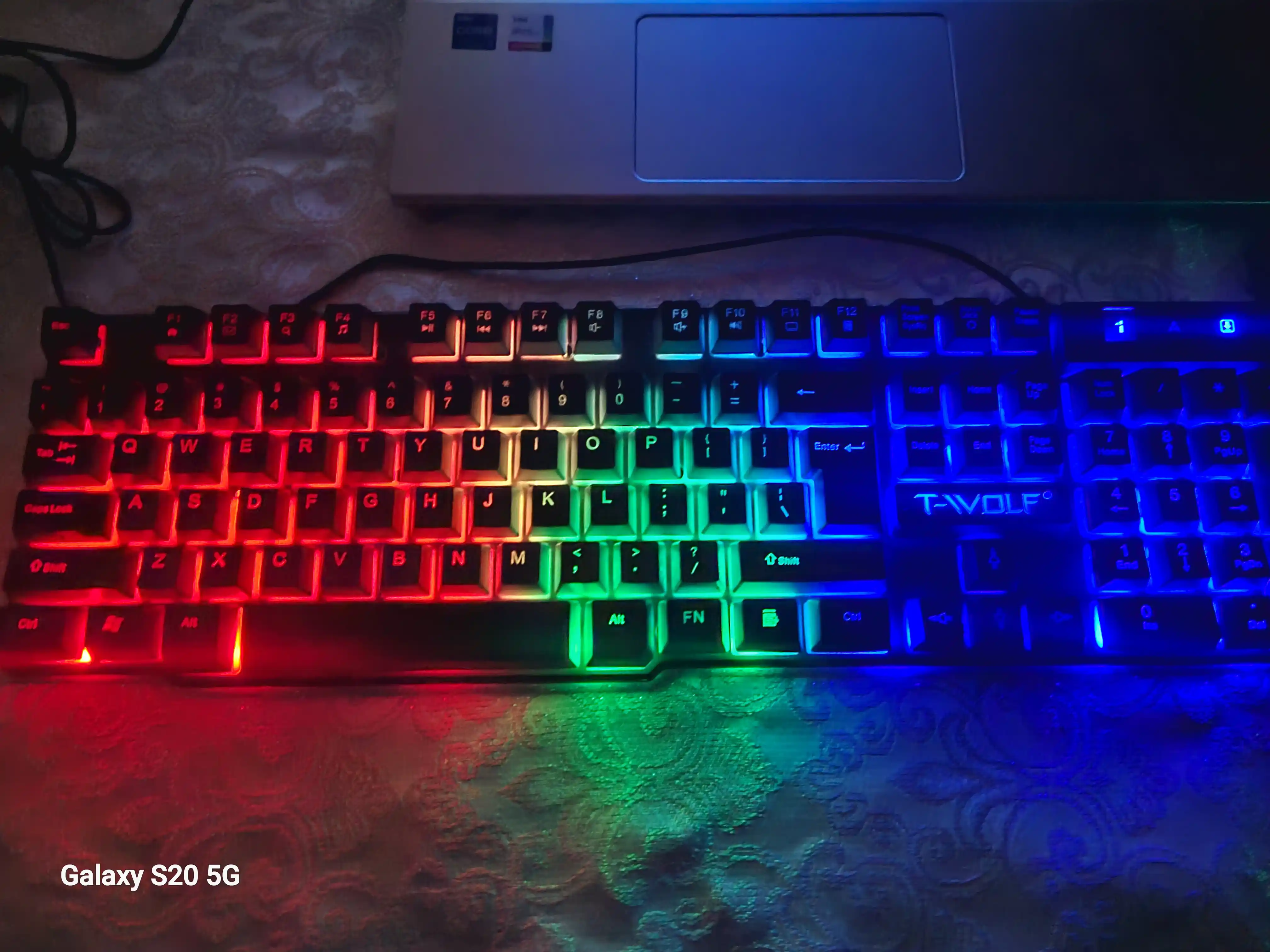 O'yin uchun smart klaviatura va sichqoncha RGB yoritgichi bilan, LED chiroqli