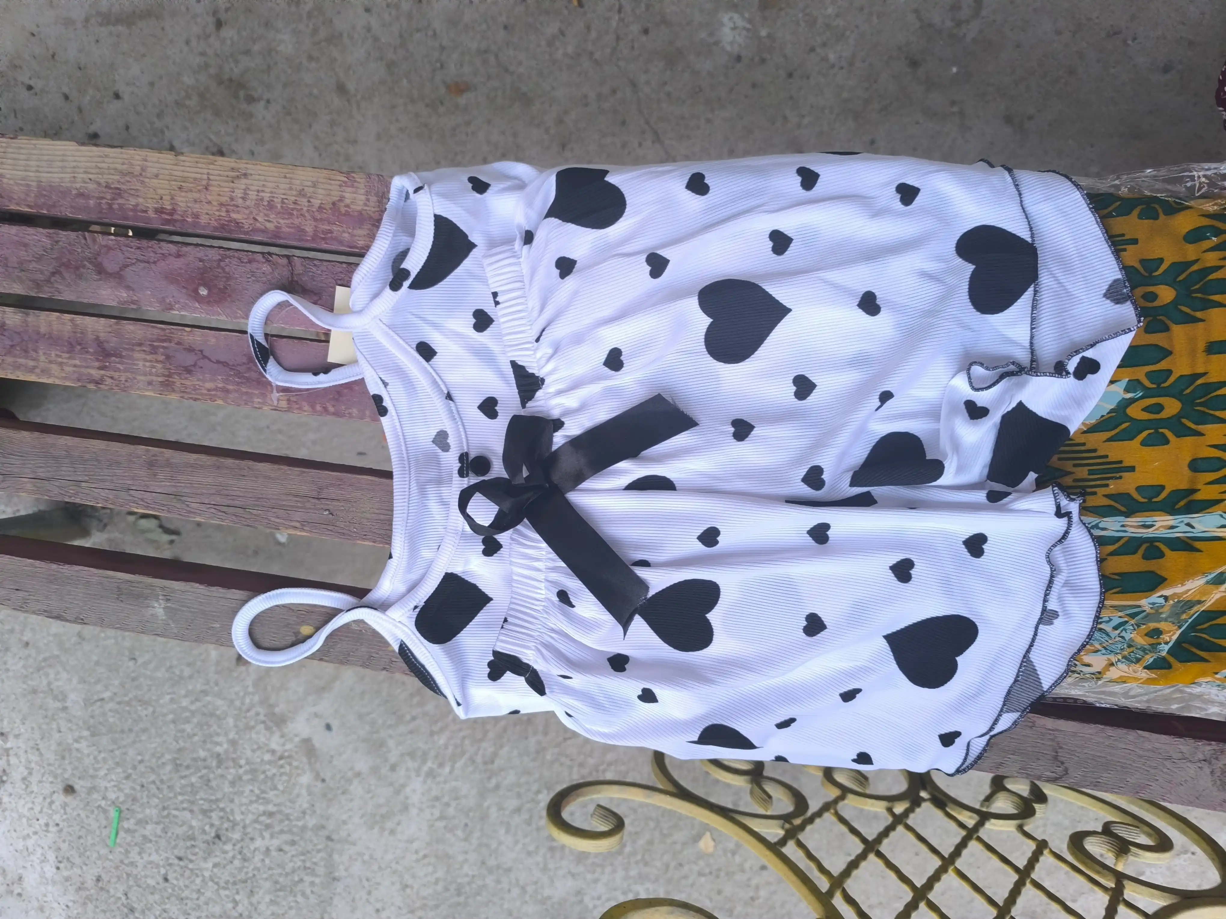 Ayollar uchun pijama to'plami, top va shorti