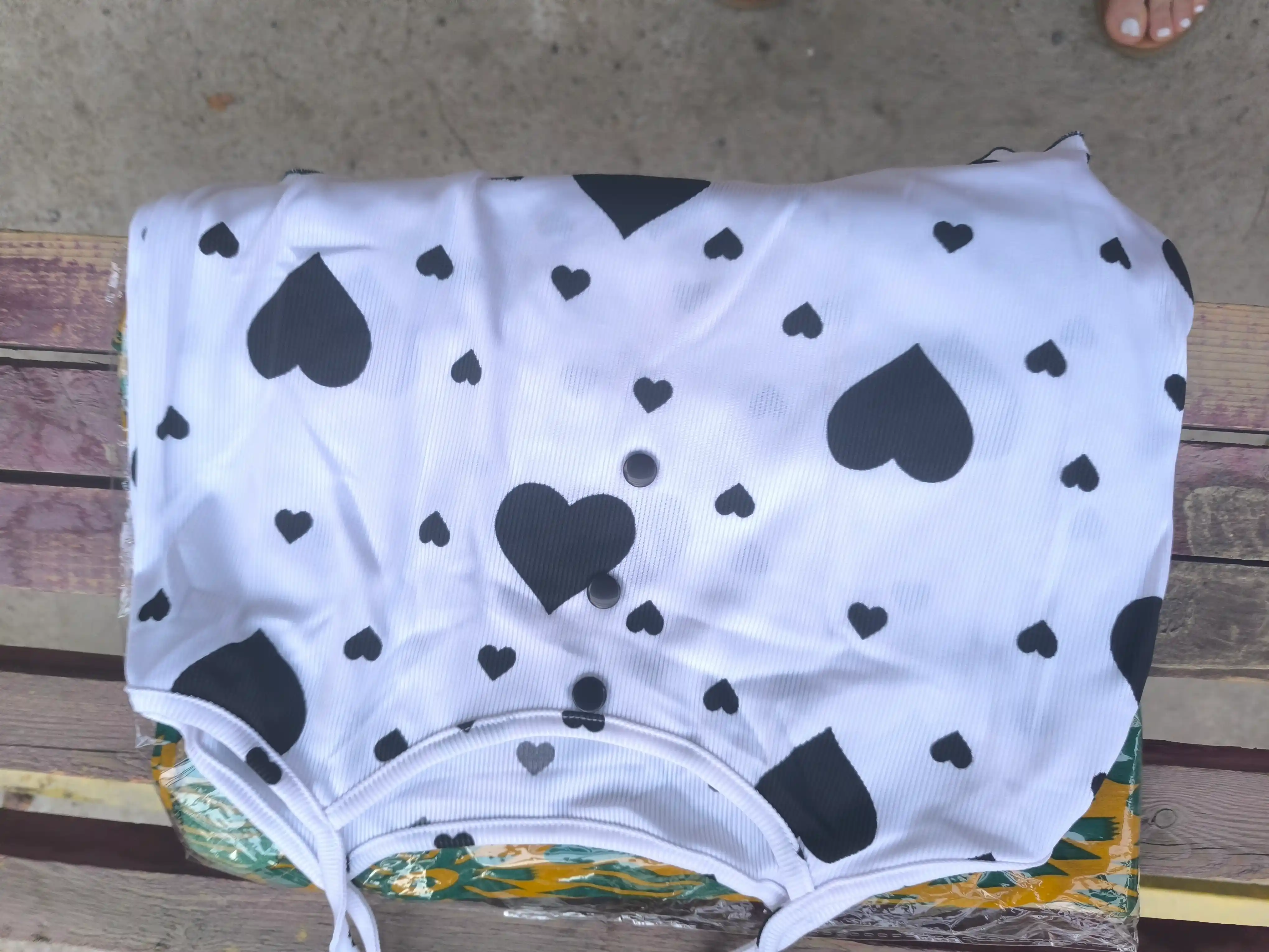 Ayollar uchun pijama to'plami, top va shorti