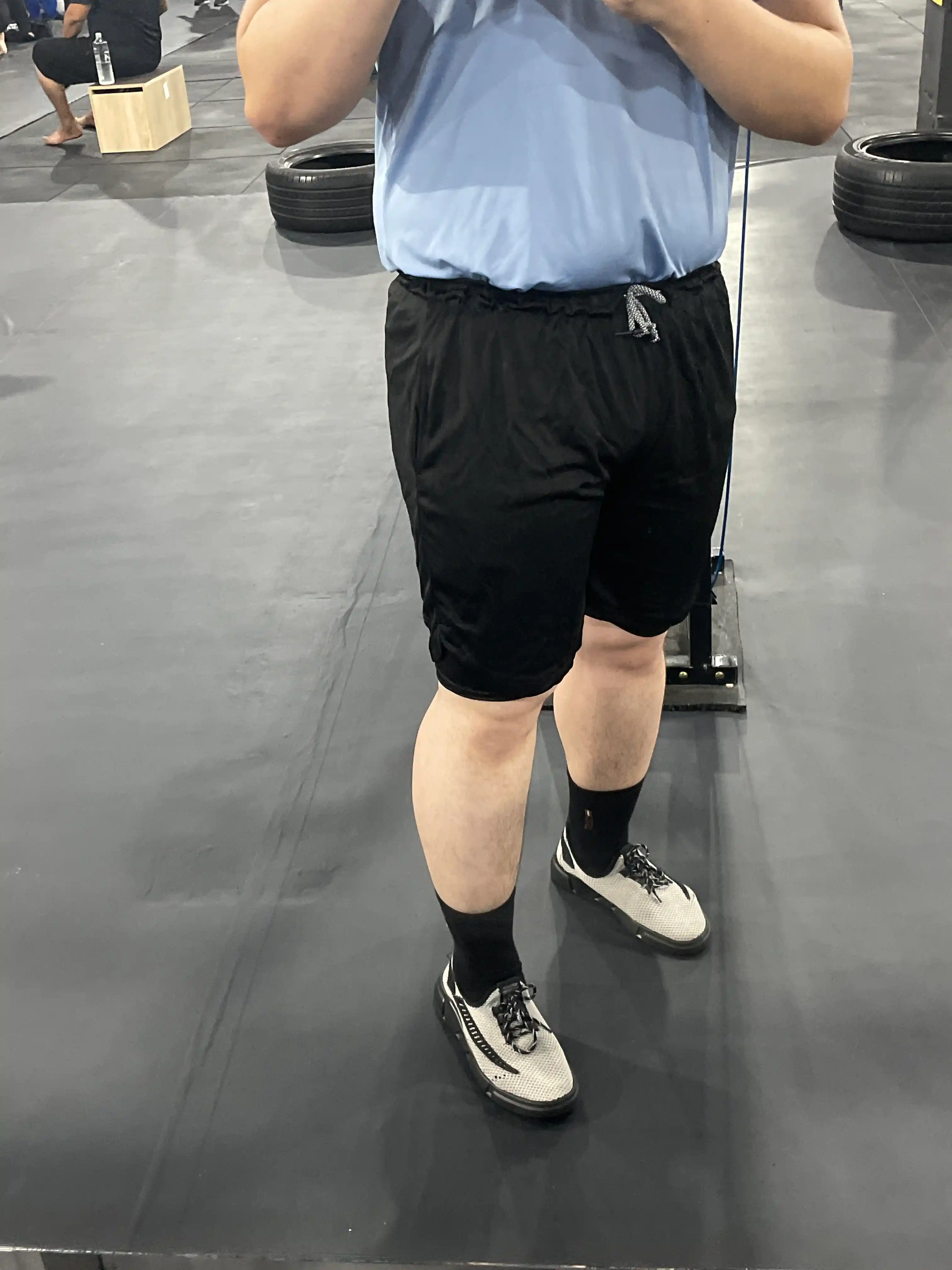 Erkaklar uchun sport shimlari, fitnes, mashg‘ulotlar, yugurish va zal uchun MMA shimlari