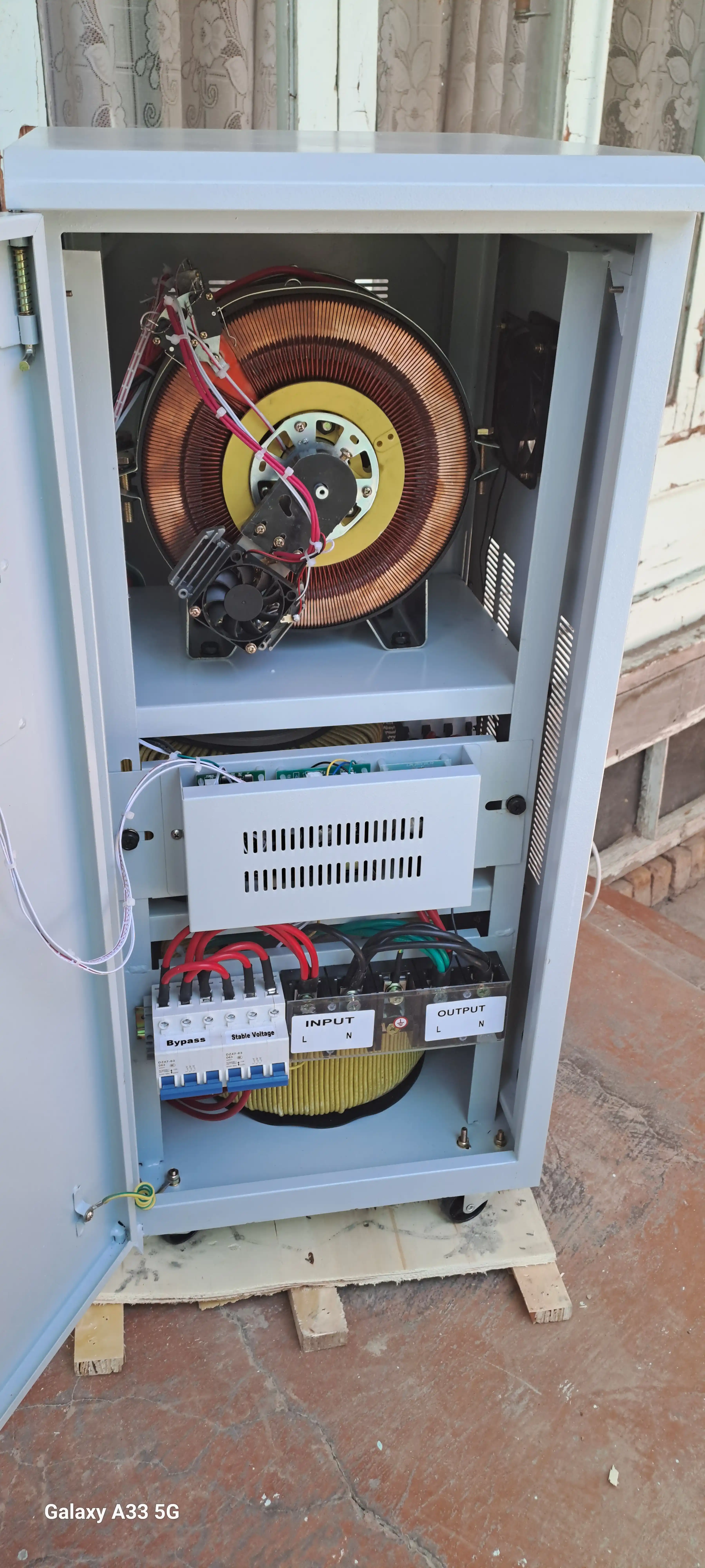Kuchlanish stabilizatori Balance 30 kVA, latorli, 100-250V