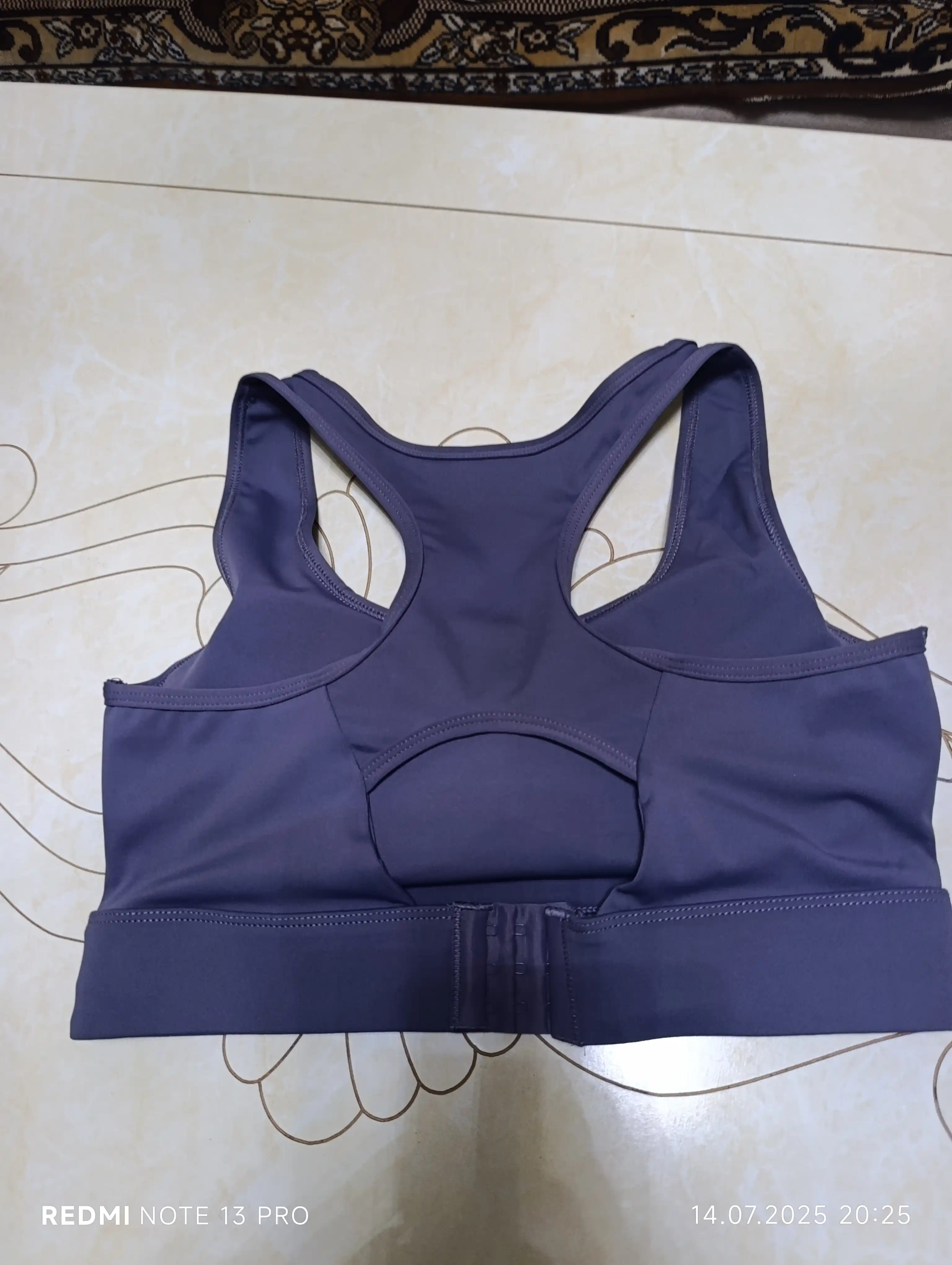 Ayollar sport topi Kioko. Olinadigan chashkali sport to'pi. Ayollar spor kiyimi