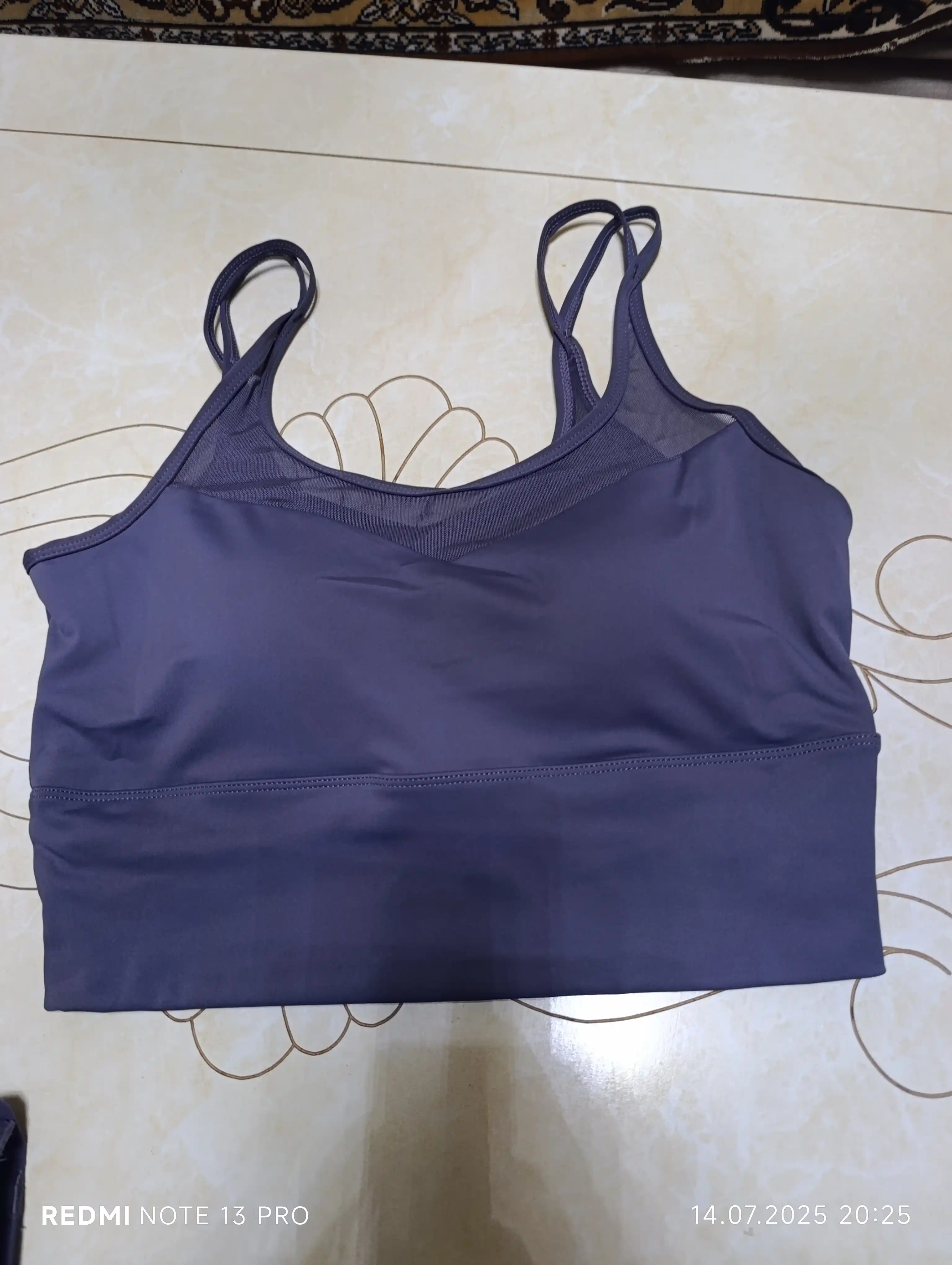 Ayollar sport topi Kioko. Olinadigan chashkali sport to'pi. Ayollar spor kiyimi