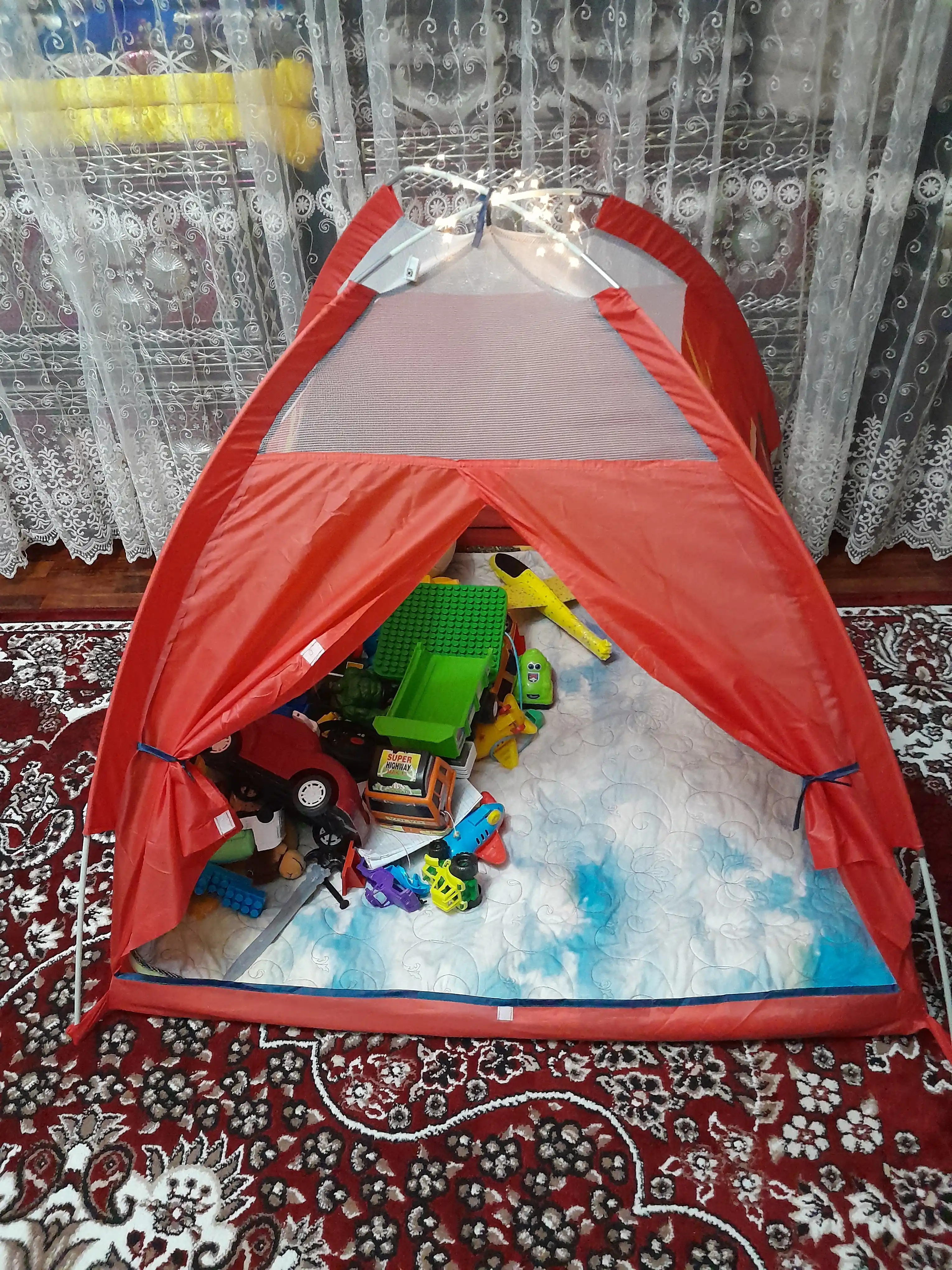 Bolalar o'yin chodiri, bolalar va o'yinchoq uyi, ichki va tashqi makon o'yinchoq palatka