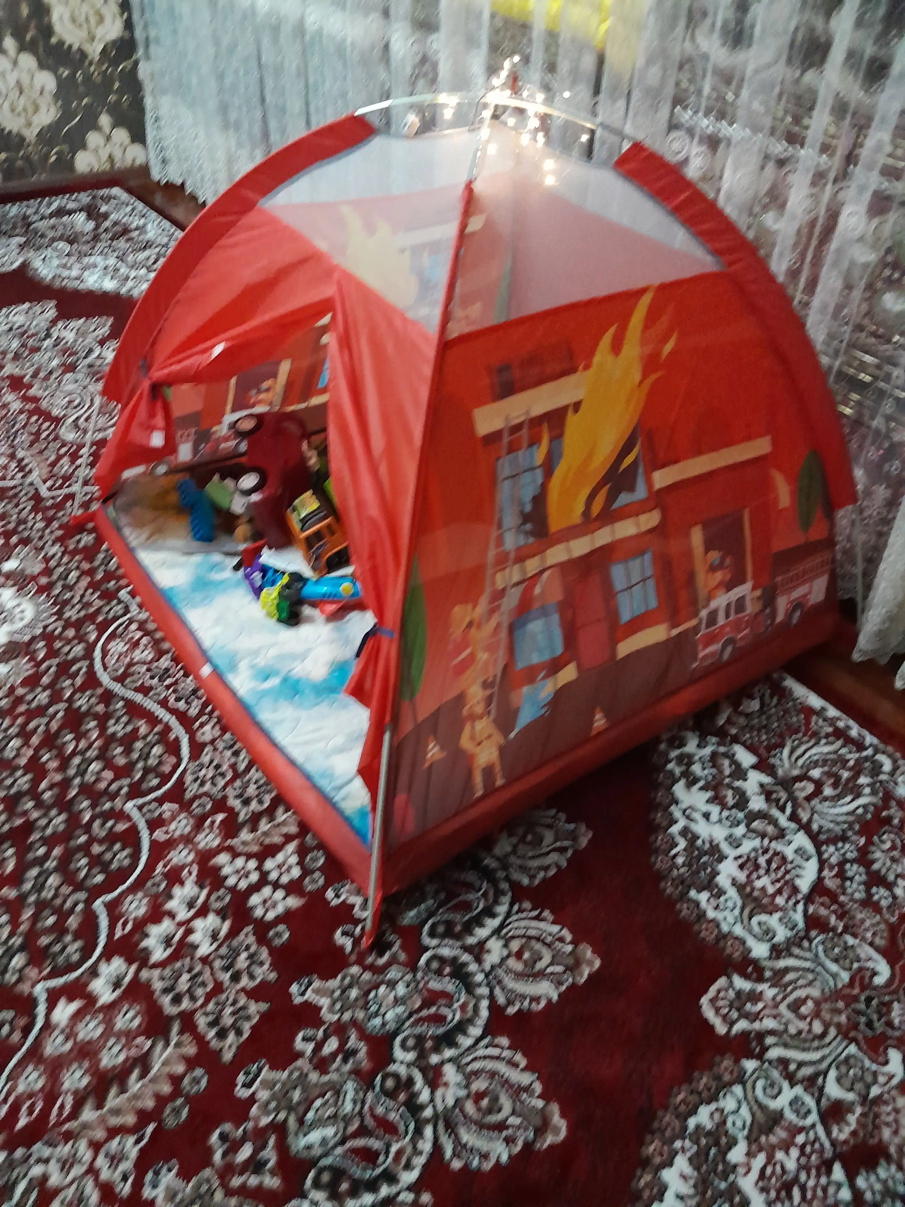 Bolalar o'yin chodiri, bolalar va o'yinchoq uyi, ichki va tashqi makon o'yinchoq palatka