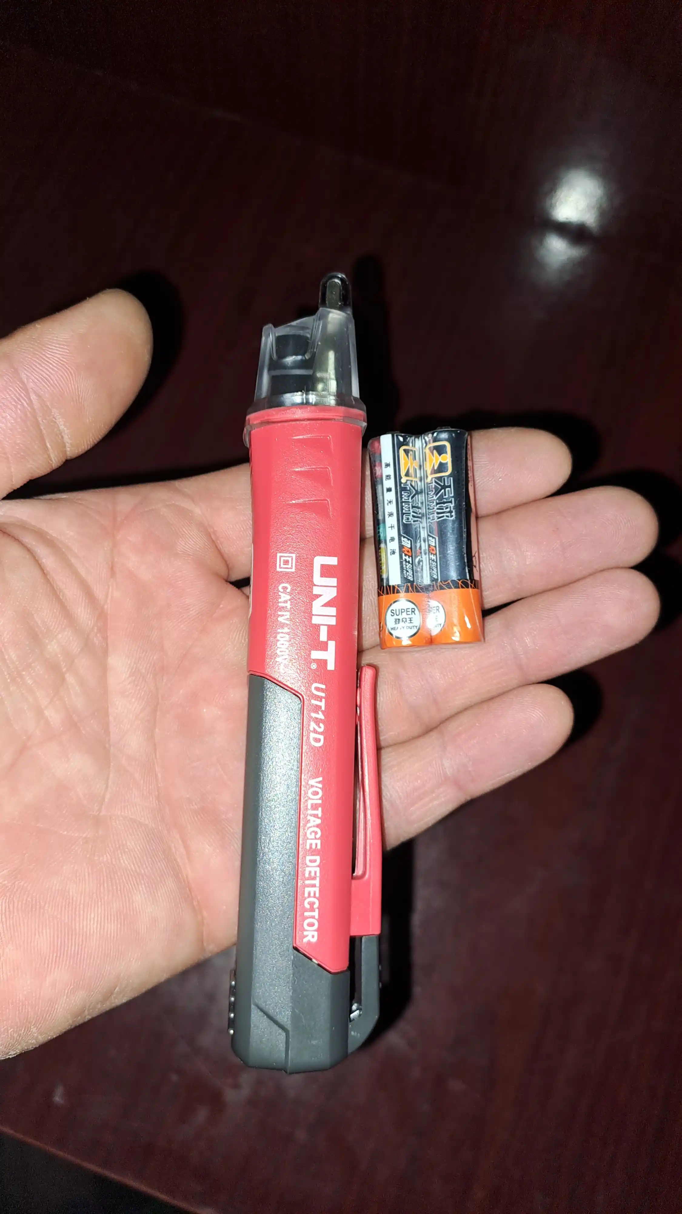 Kontaktsiz detektor, indikator UNI-T UT12D