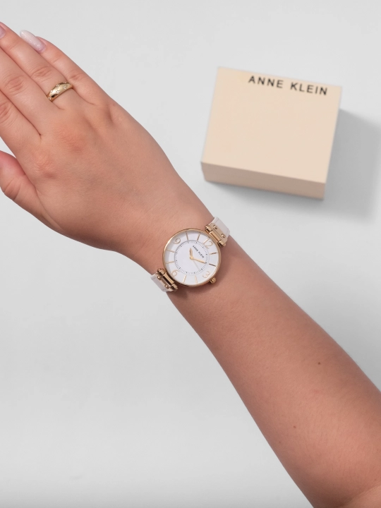 Ayollar qo'l soati Anne Klein 9168, tabiy charm
