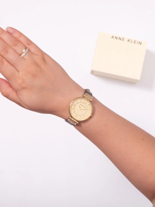 Ayollar qo'l soati Anne Klein 9168, tabiy charm