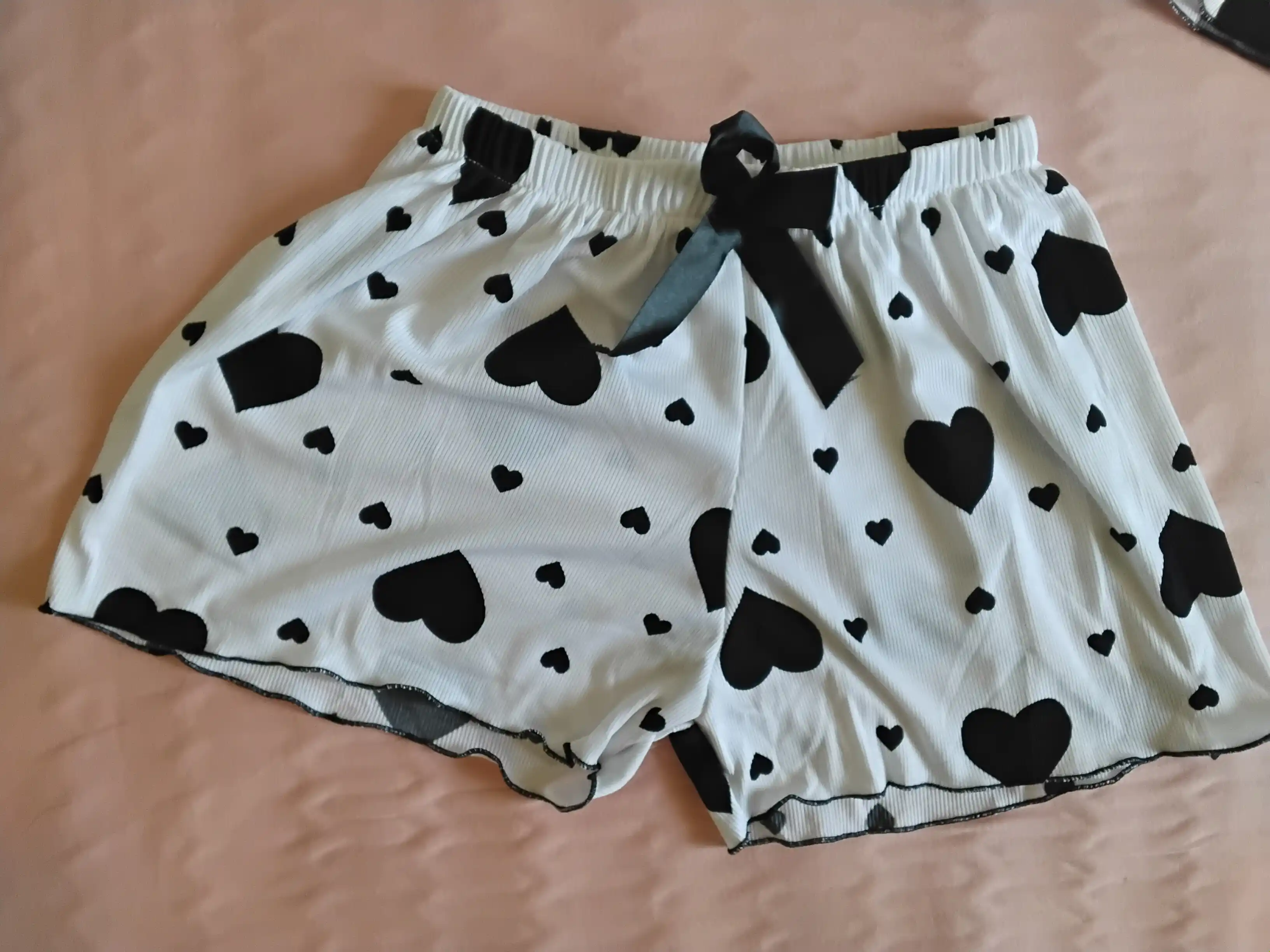 Ayollar uchun pijama to'plami, top va shorti