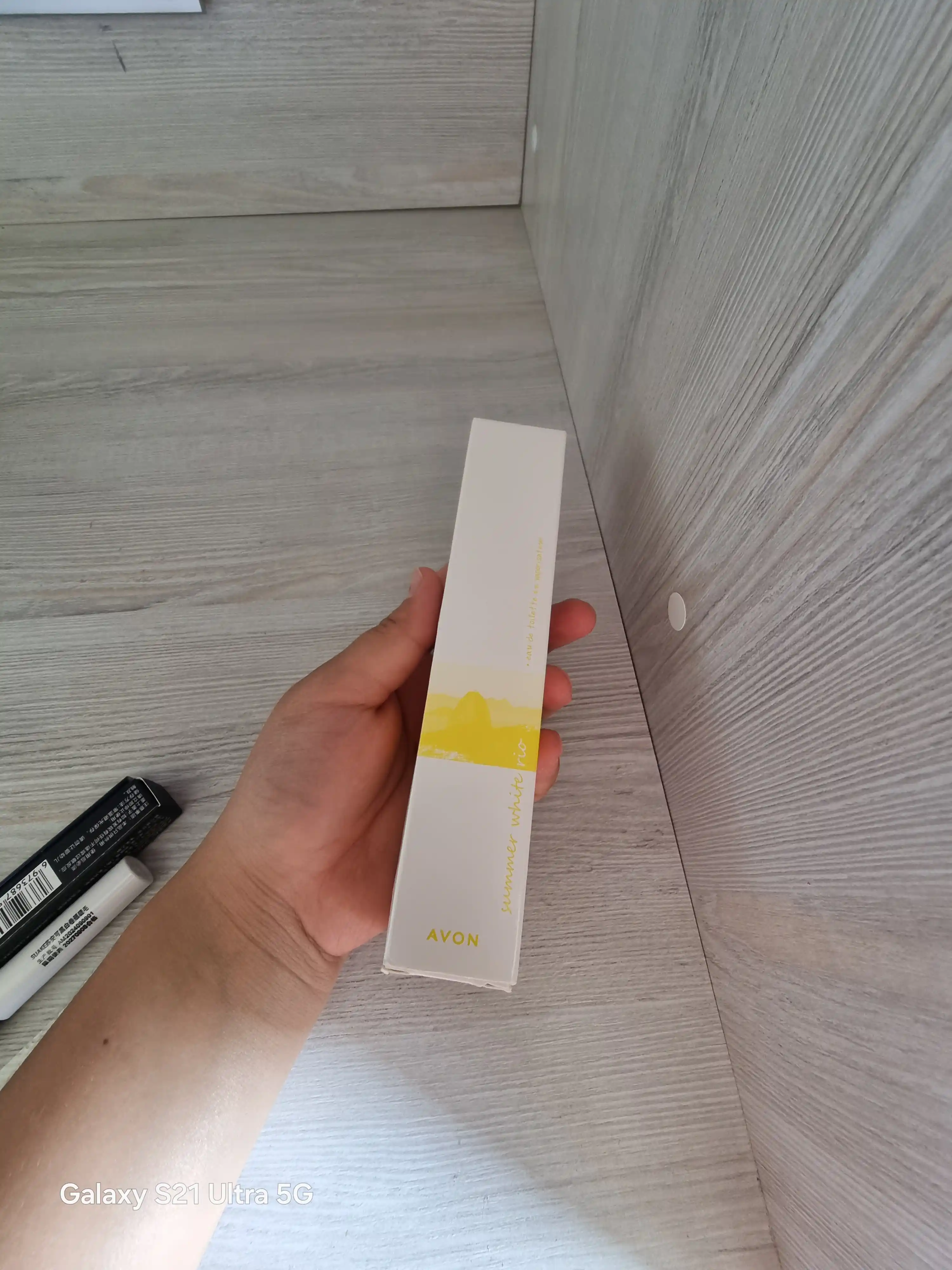 Xushoylangan suvi Avon Summer White Rio ayollar uchun, 50 ml