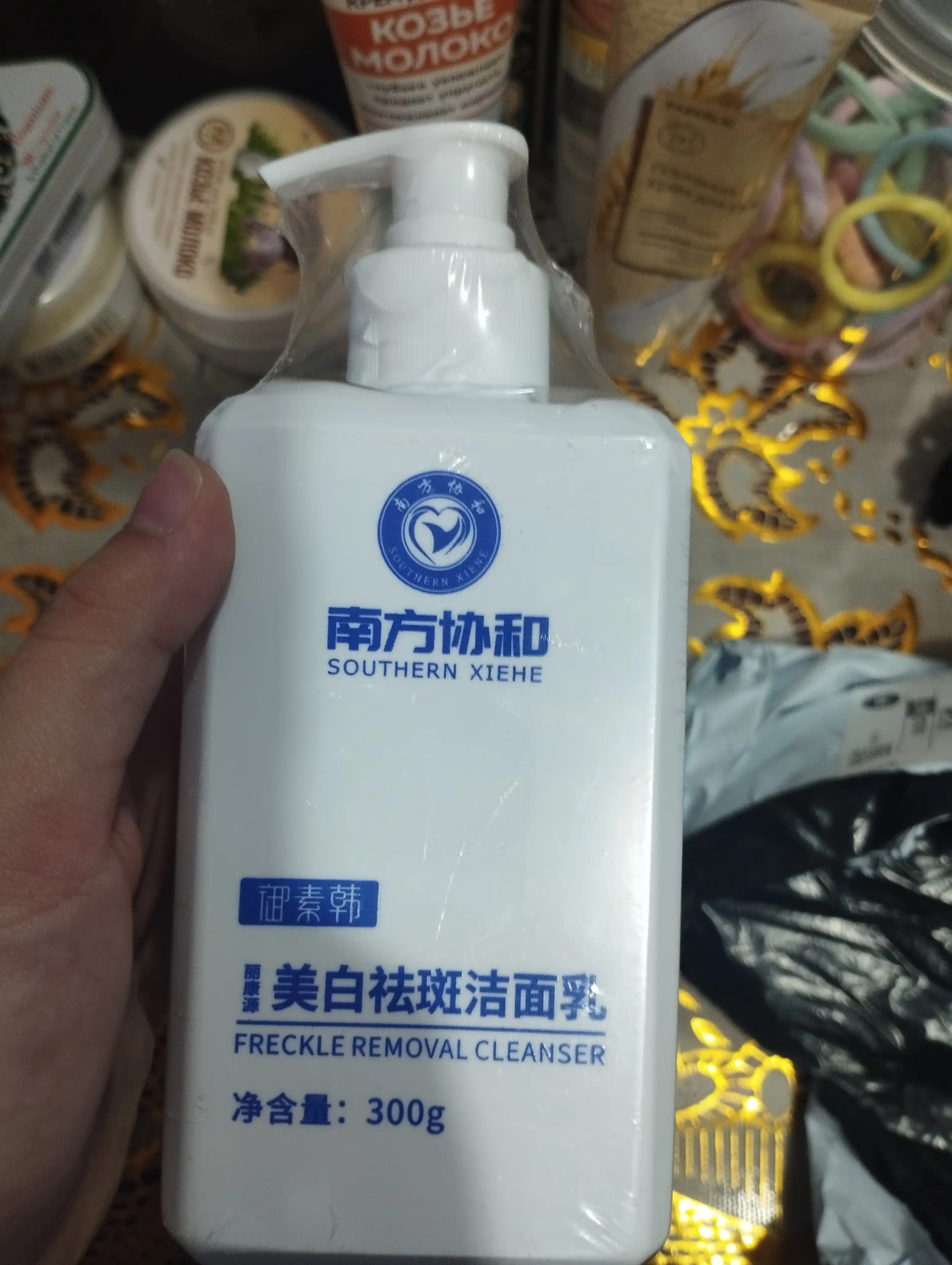 Yuz va tana yuvish uchun sut-ko'pik, oqartirish, namlash va tozalash, 300 ml
