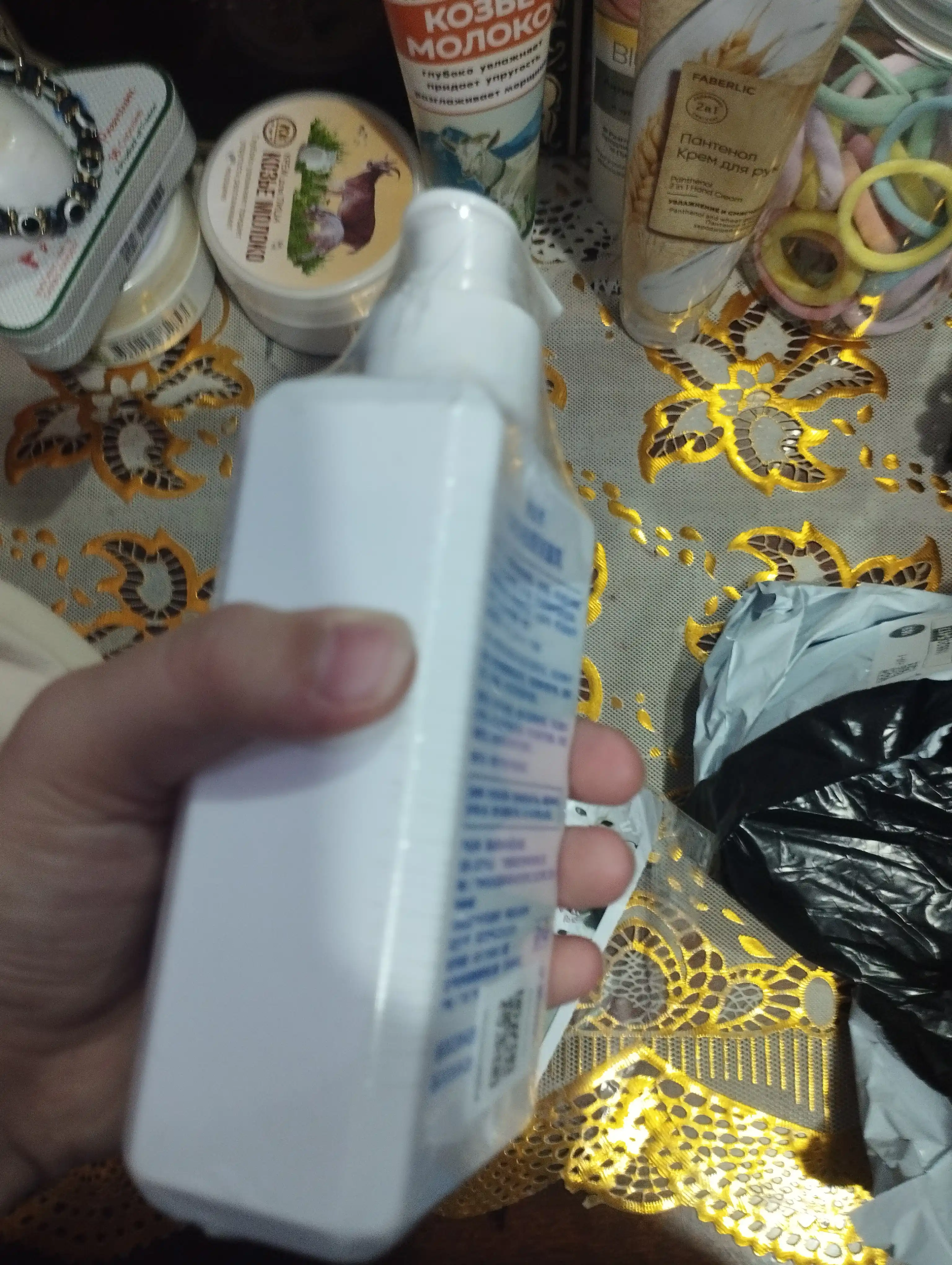 Yuz va tana yuvish uchun sut-ko'pik, oqartirish, namlash va tozalash, 300 ml