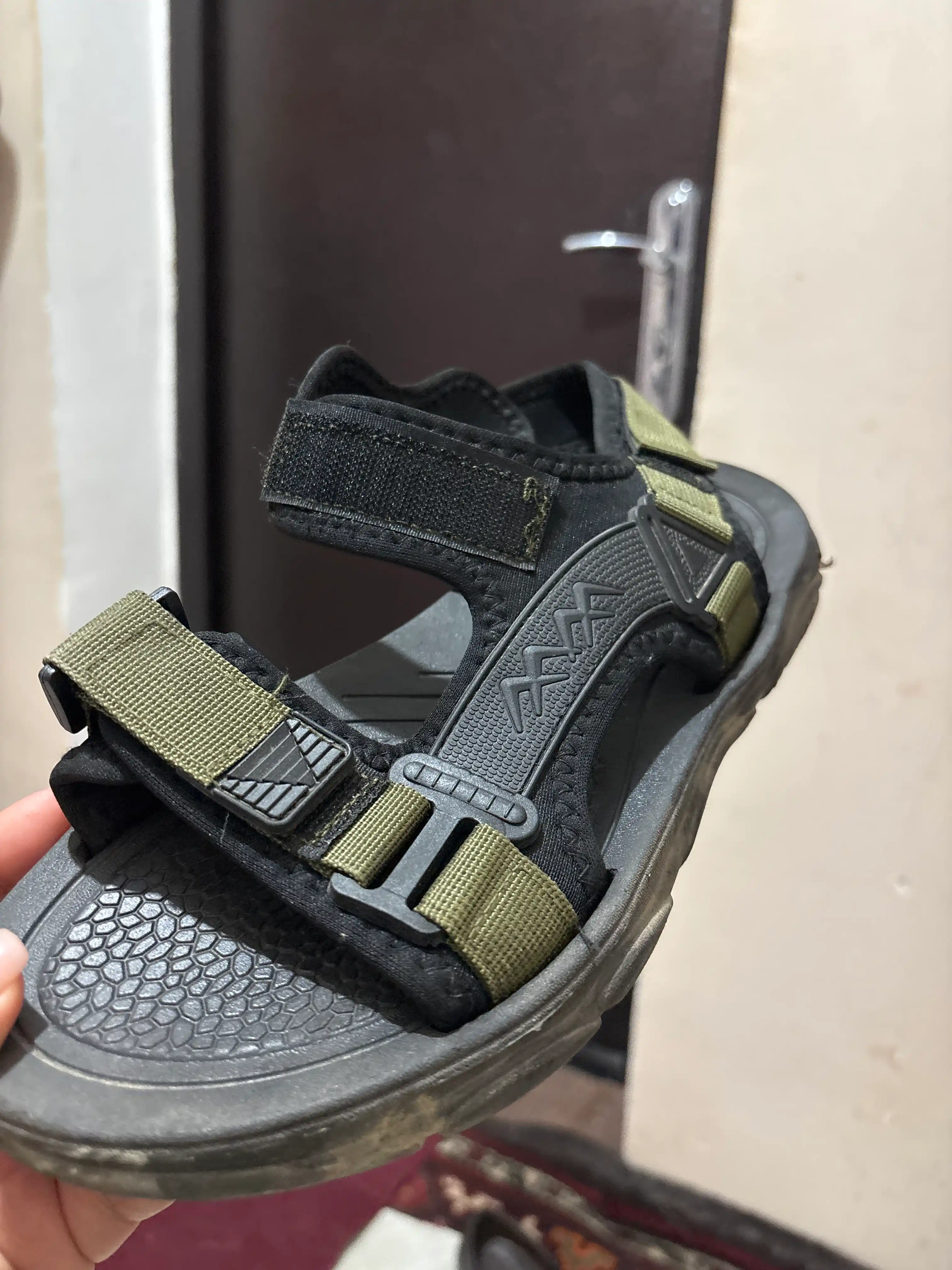 Erkaklar sandallari, yozgi sport sandallari