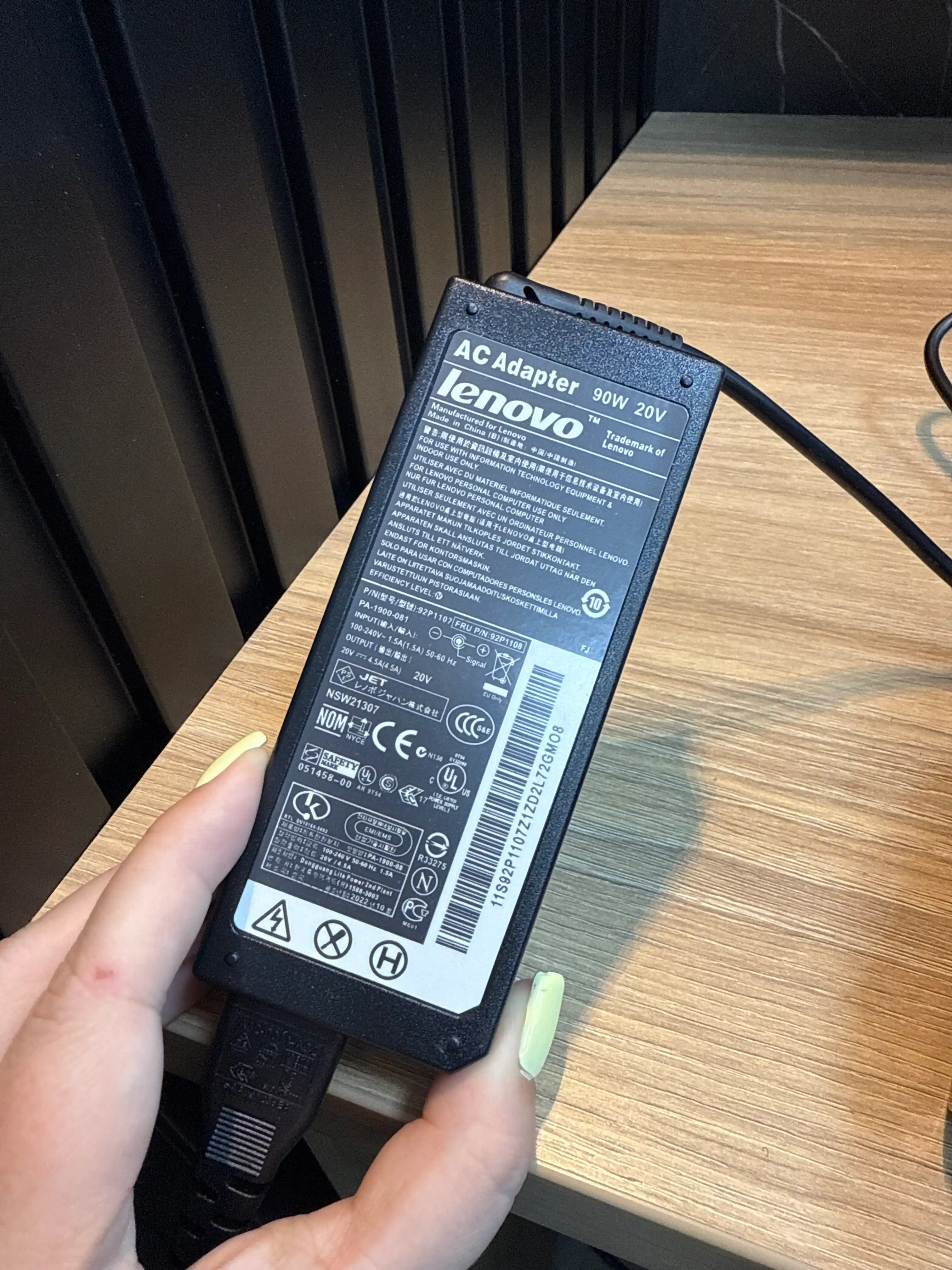Зарядка для ноутбука Lenovo 20V 4.5A 90W блок питания желтый конец