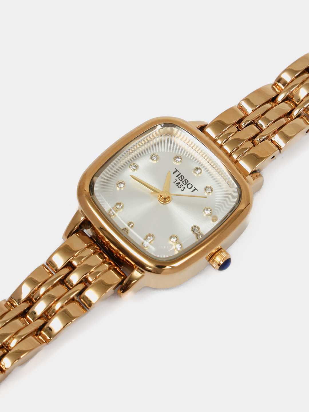 Yubkalar ostida, pastki korinishdagi fotosurat Volgogradda mashinada ortish