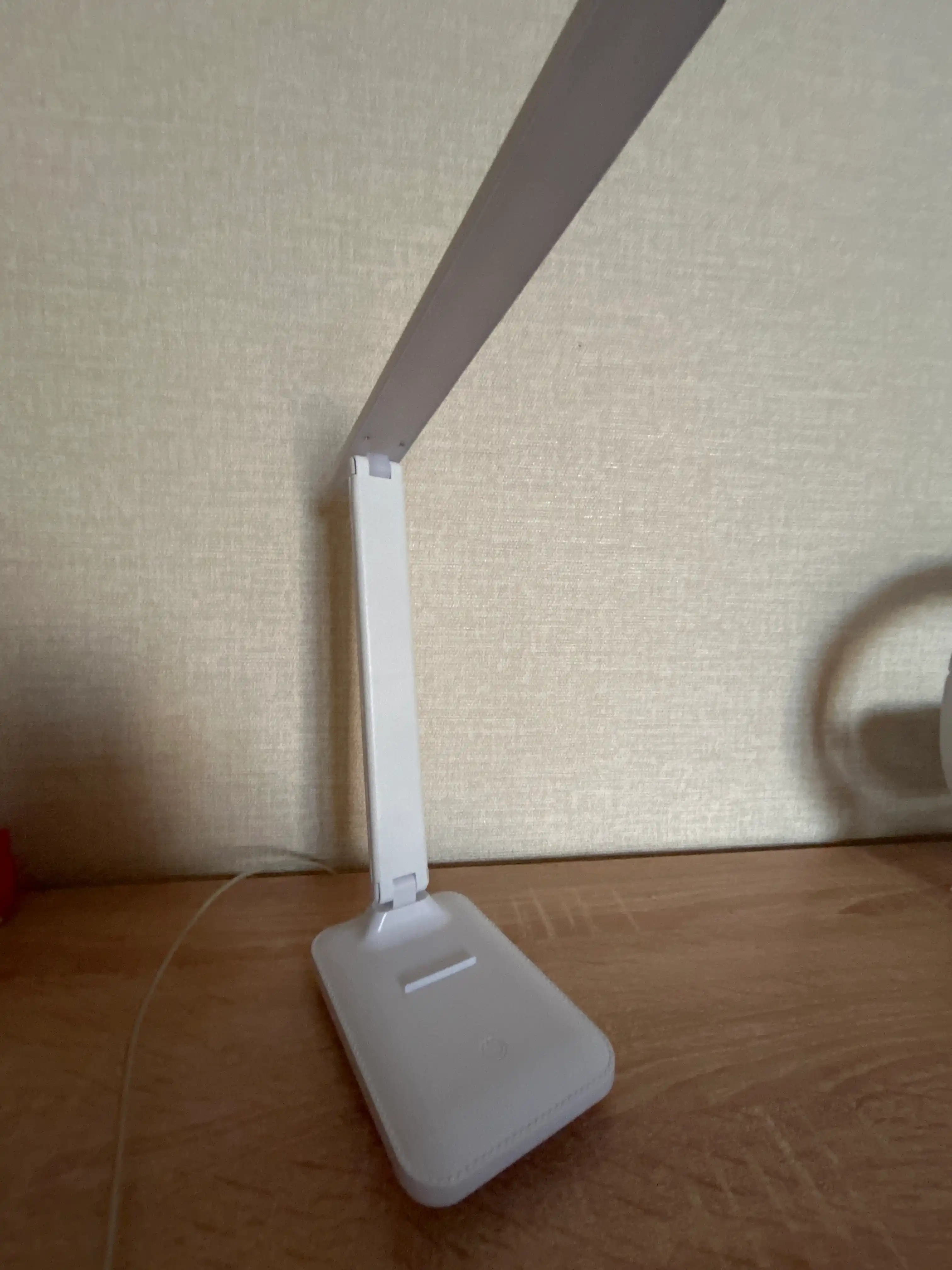 LED stol chiroqi o'rnatilgan batareya