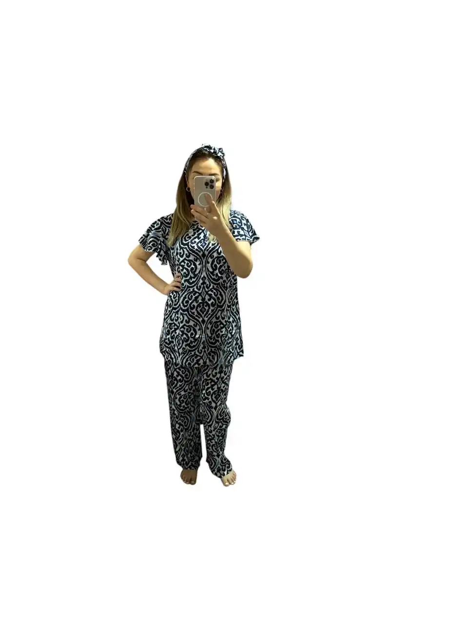 Ayollar uchun pijama to'plami, top va shorti