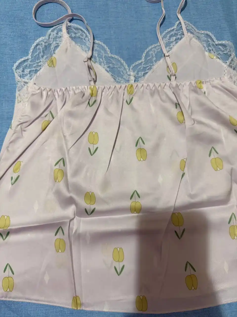 Ayollar uchun pijama to'plami, top va shorti