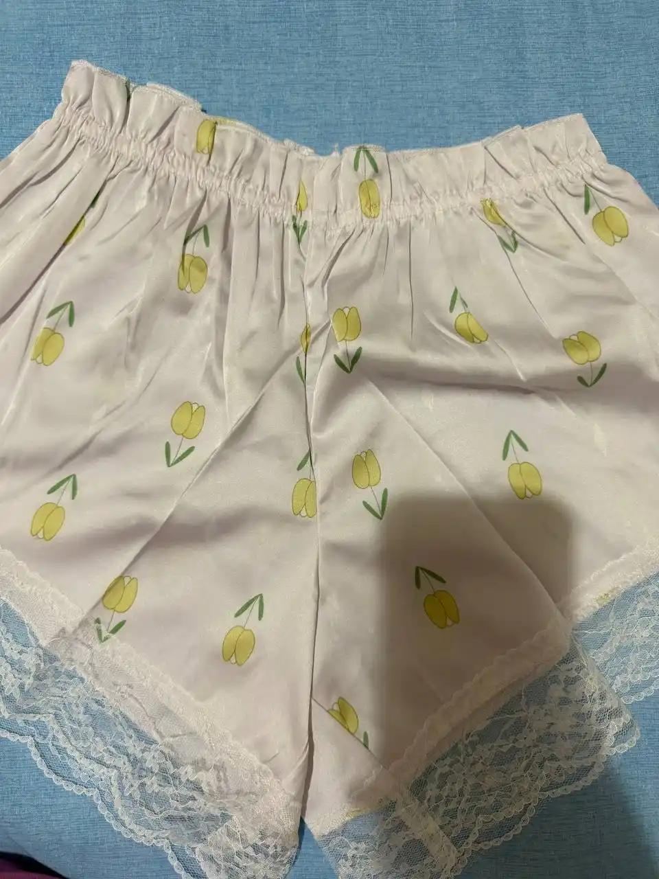 Ayollar uchun pijama to'plami, top va shorti
