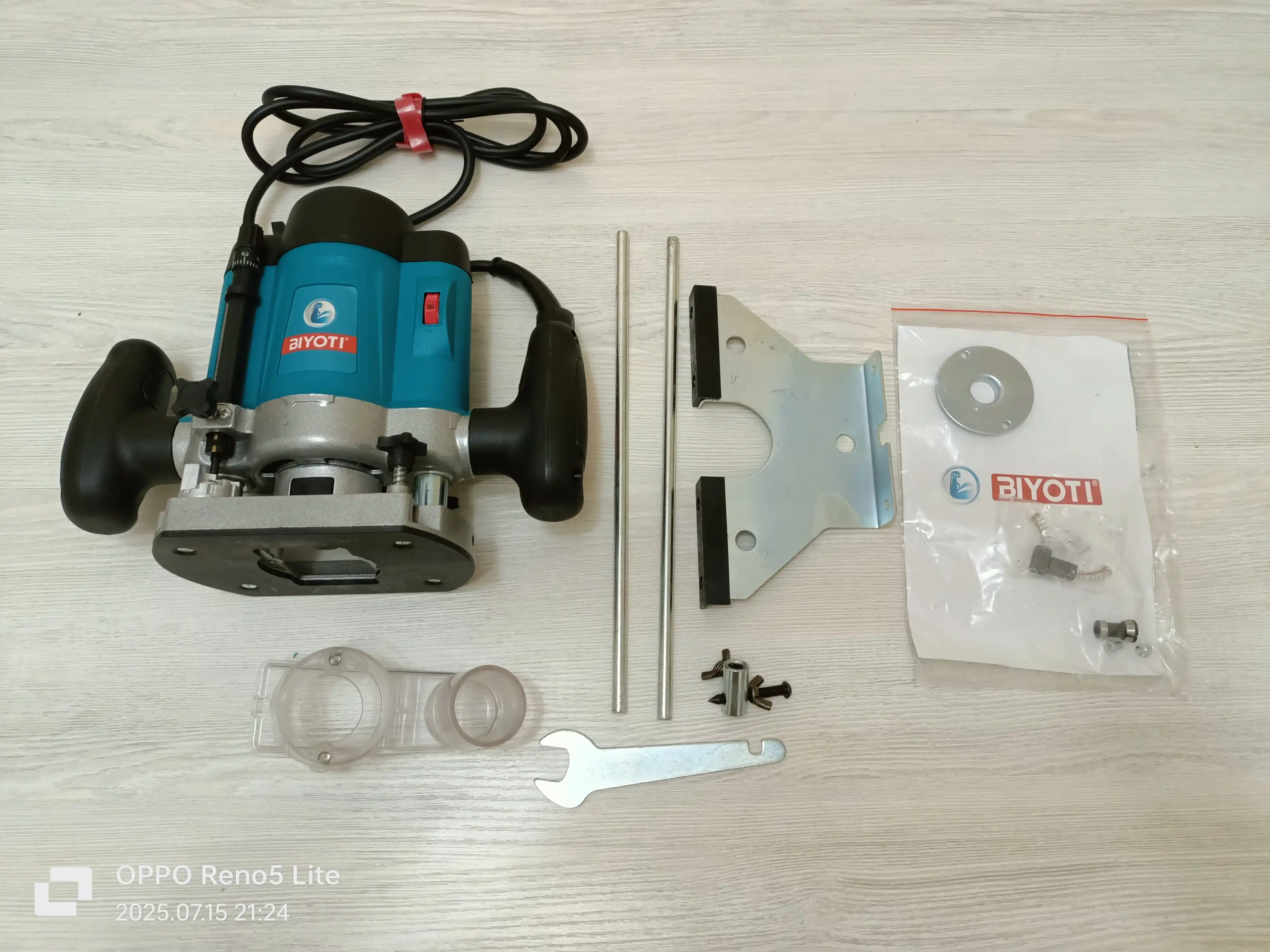 Elektr vertikal frezer Biyoti BYT-ER390 (1200 Vt, senga 8 mm, chuqurligi 60 mm)