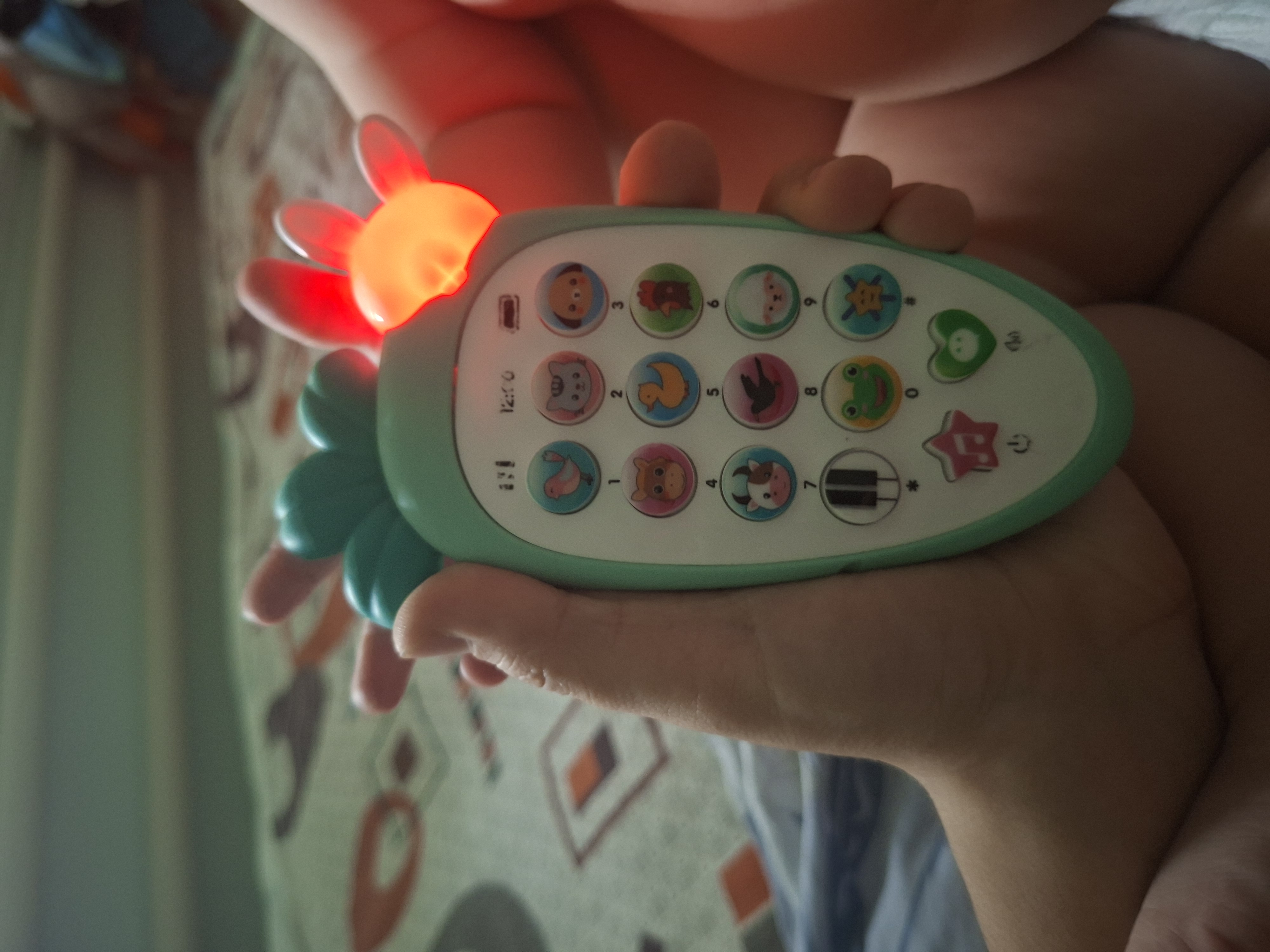 6 oylik va undan katta bolalar uchun yorug‘lik, tovushlar va ohanglar bilan jihozlangan musiqiy rivojlantiruvchi telefon
